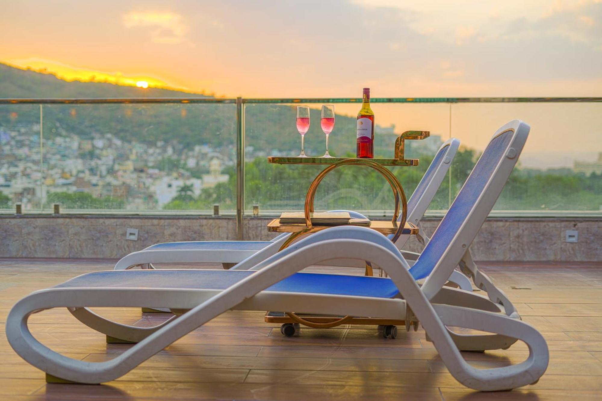 Hotel Pax Grand Blue 3 Min Walk From Railway Station Udaipur
