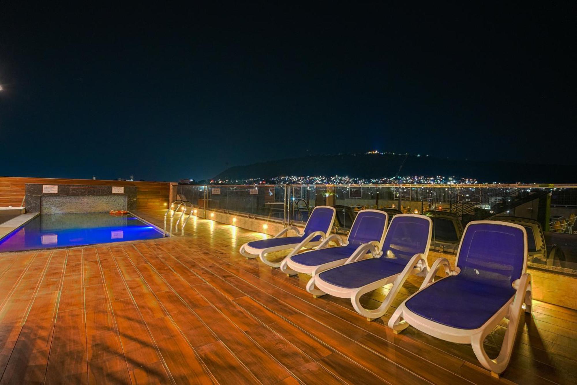 Pax Grand Blue 3 Min Walk From Railway Station Hotel 4*