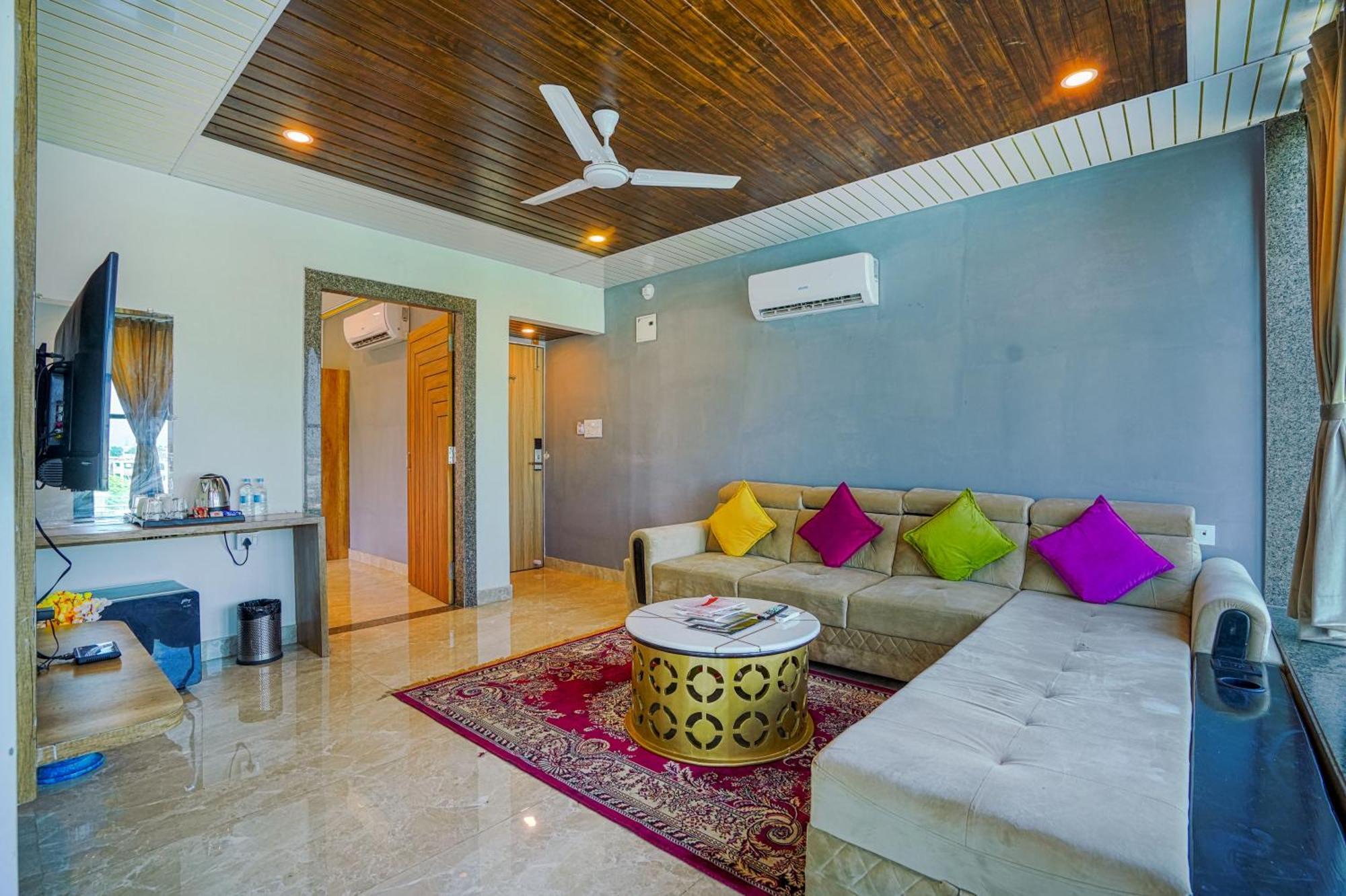 Pax Grand Blue 3 Min Walk From Railway Station 4* Udaipur