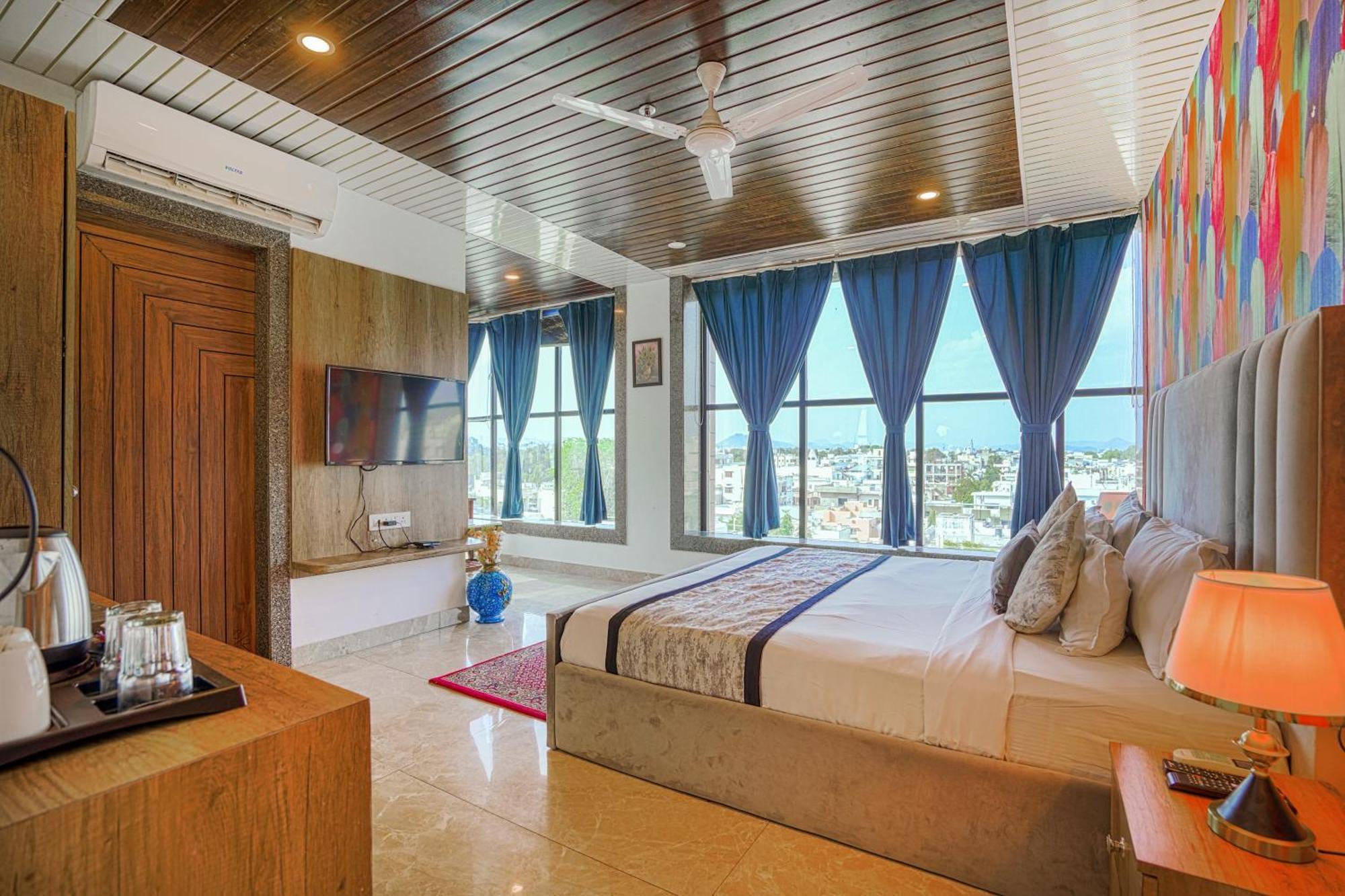 Pax Grand Blue 3 Min Walk From Railway Station Hotel