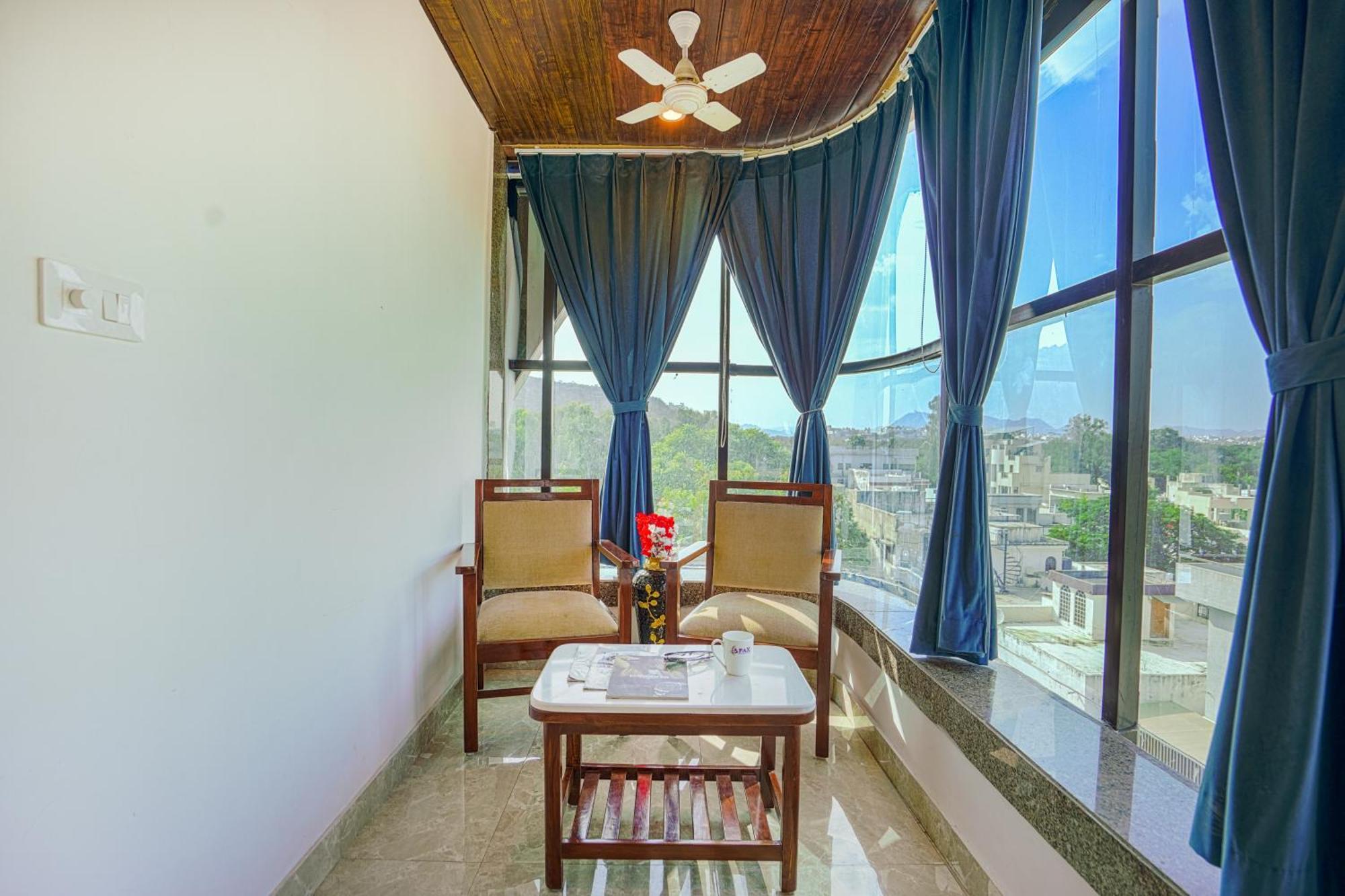 Pax Grand Blue 3 Min Walk From Railway Station 4* Udaipur