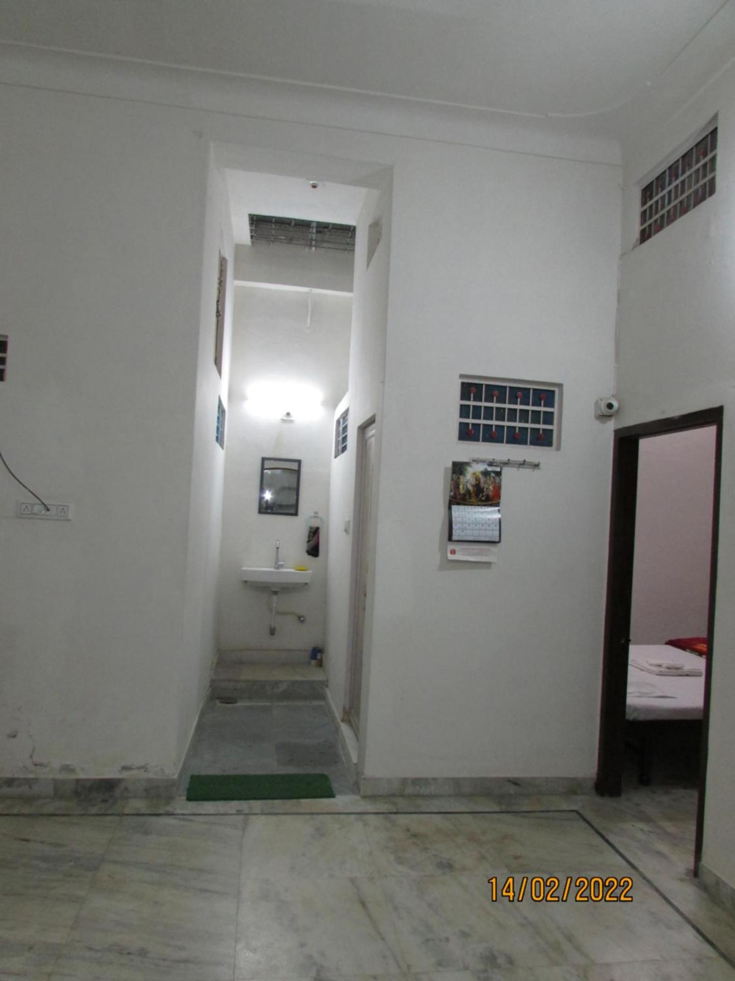 Ashish Guest House, Goverdhan Hotel