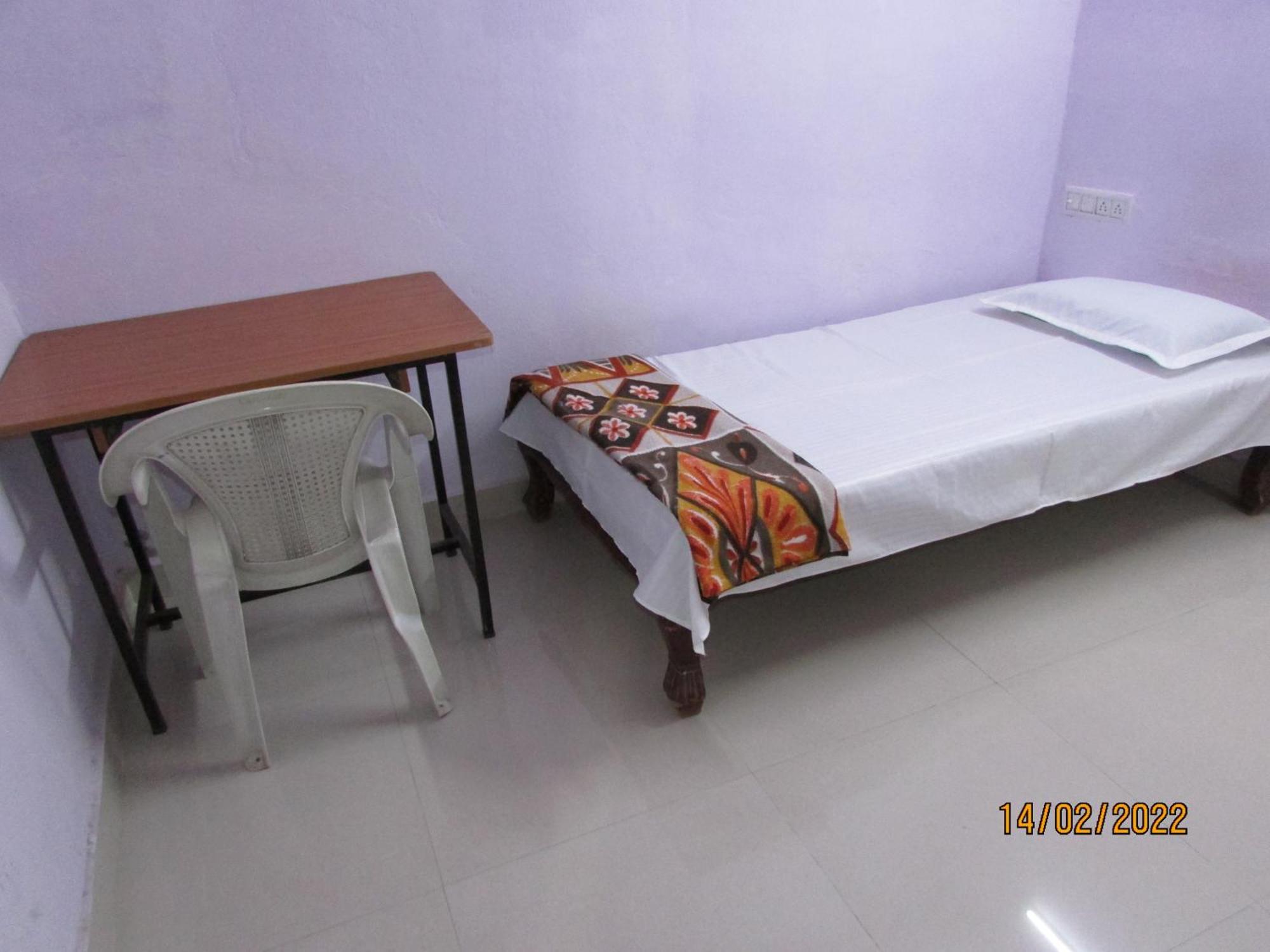 Hotel Ashish Guest House, Goverdhan *