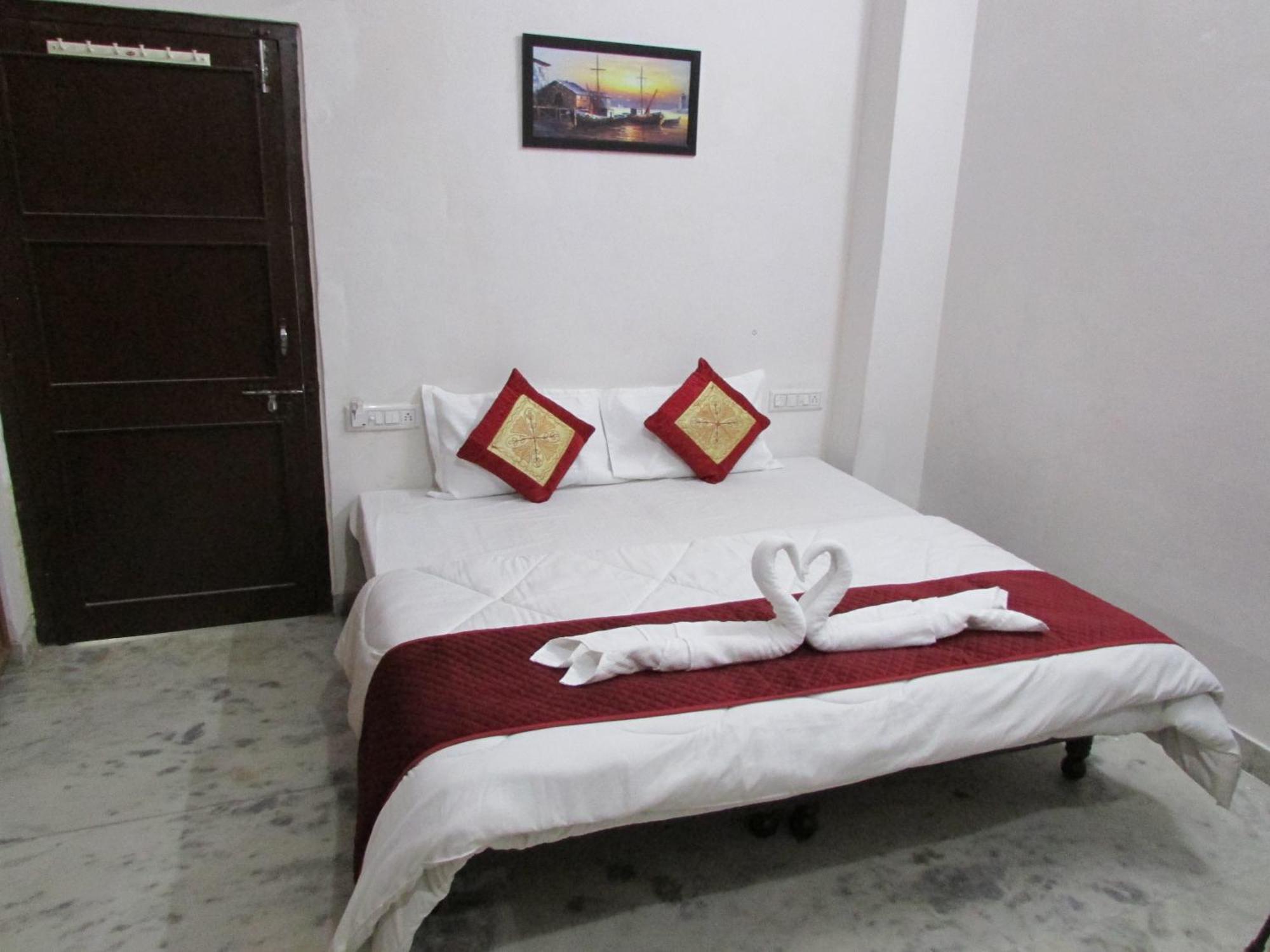 Hotel Ashish Guest House, Goverdhan