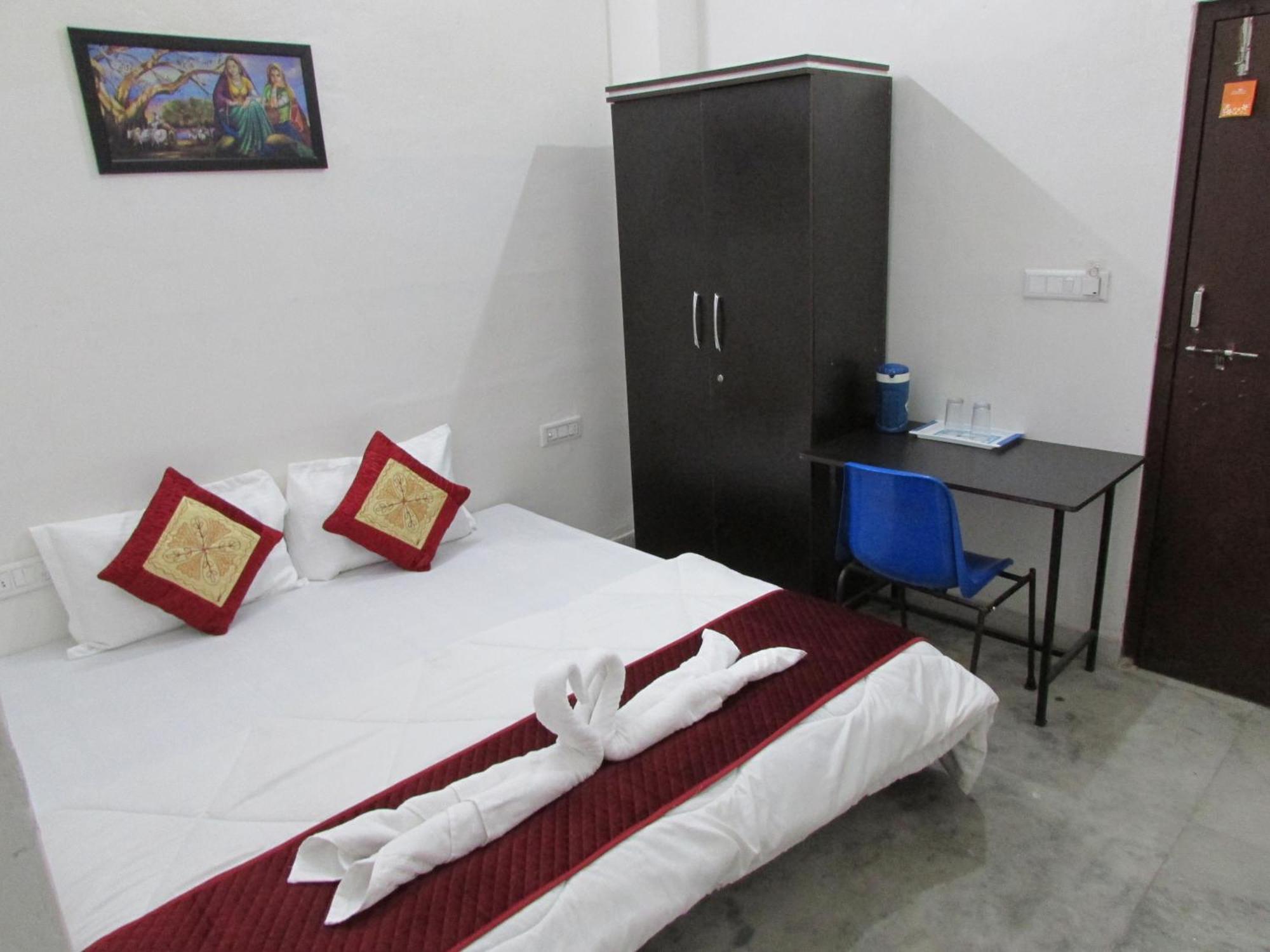 Ashish Guest House, Goverdhan Hotel *
