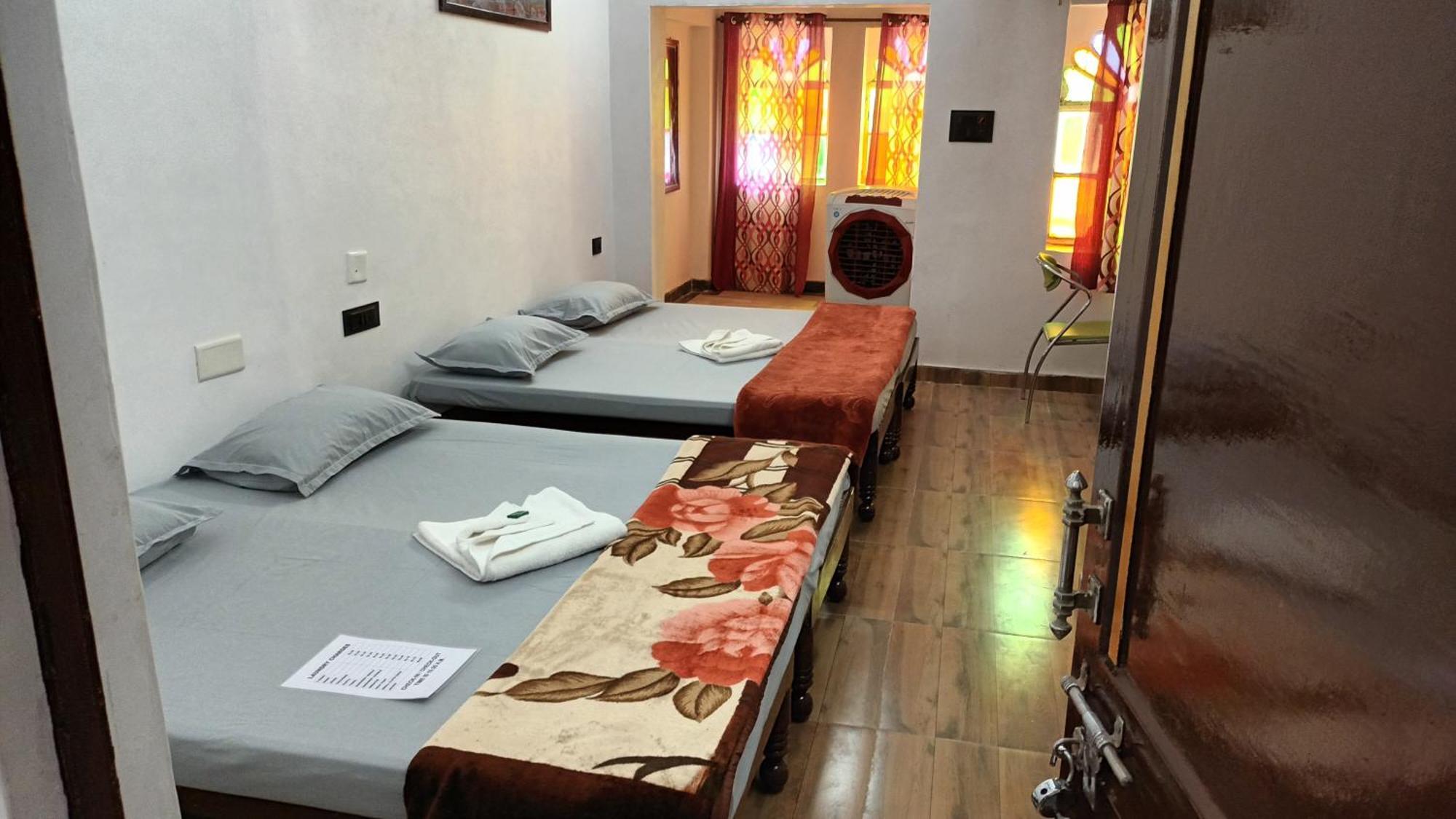 Bed & Breakfast Jag Niwas & Pure Veg Restaurant
