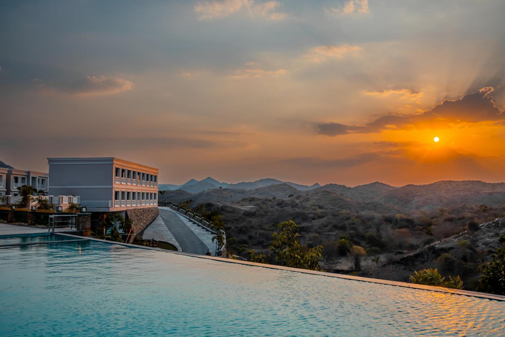 Tree Of Life Vantara & Resort 5*