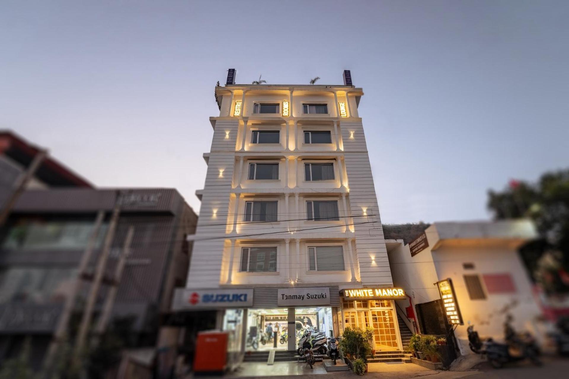 Hotel Tripli White Manor