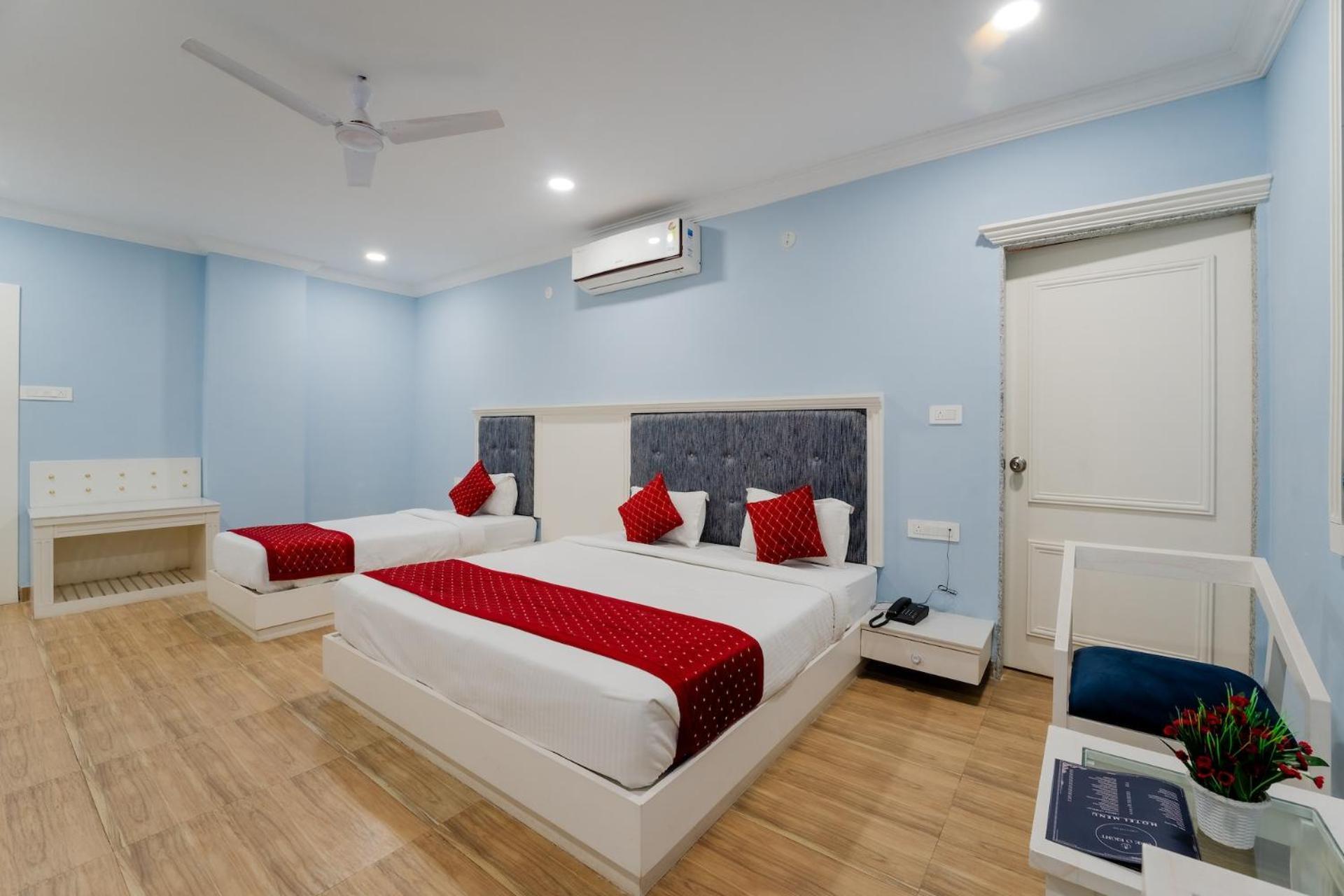 Tripli White Manor Hotel