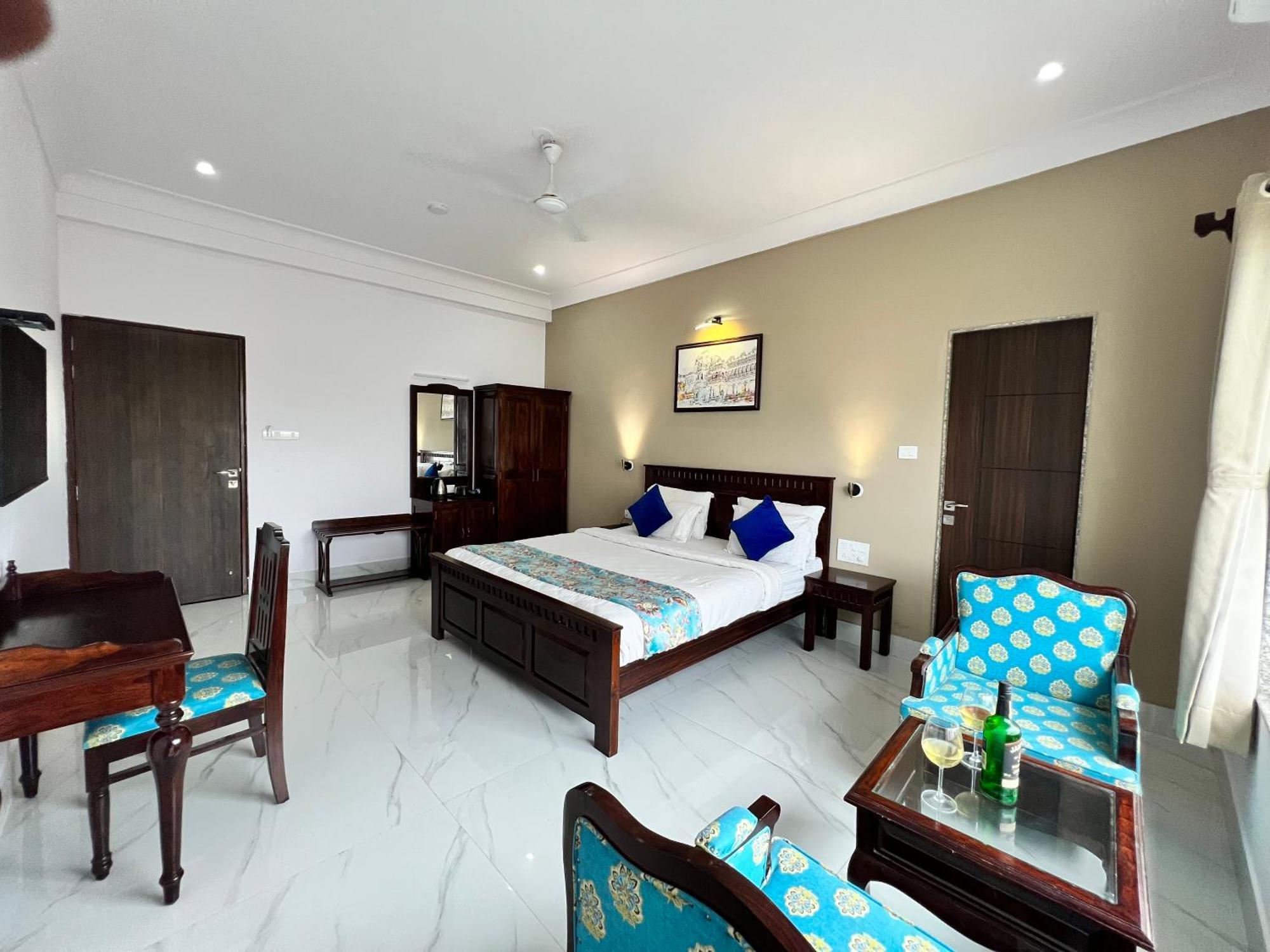 Revaas View Boutique Hotel 3*