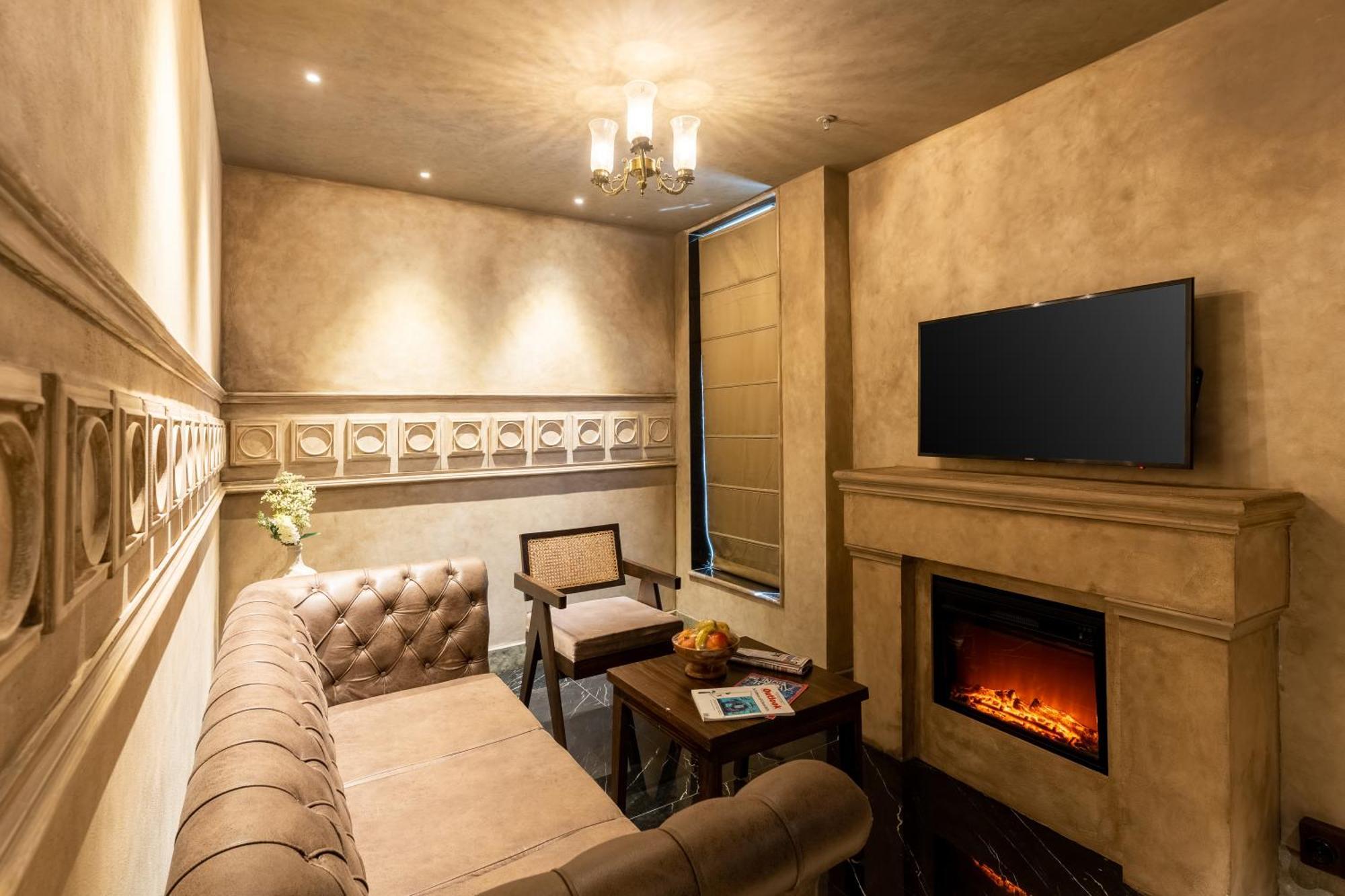 Historia Royal Hotel 4*