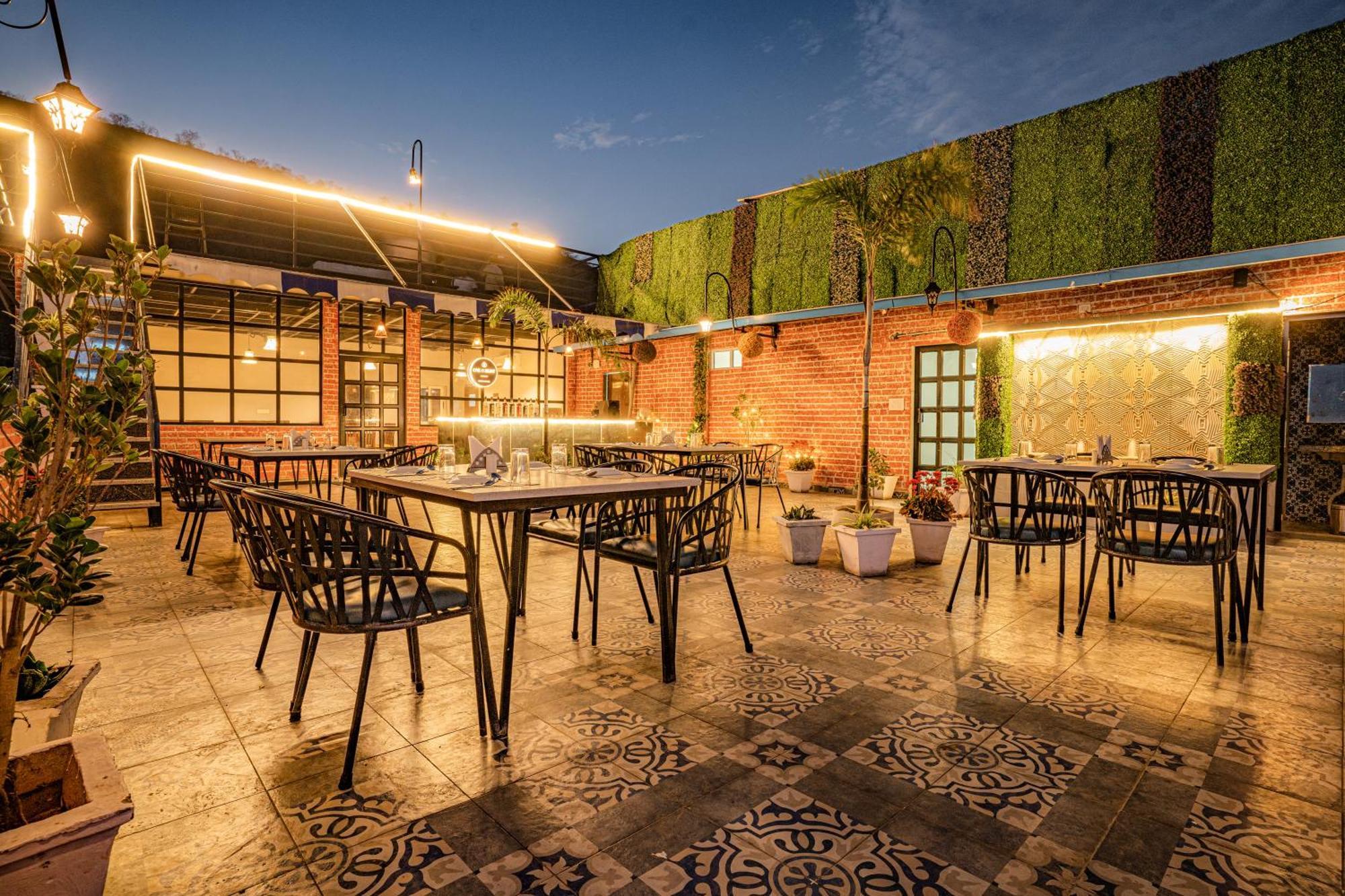 Tripli White Manor Hotel Udaipur