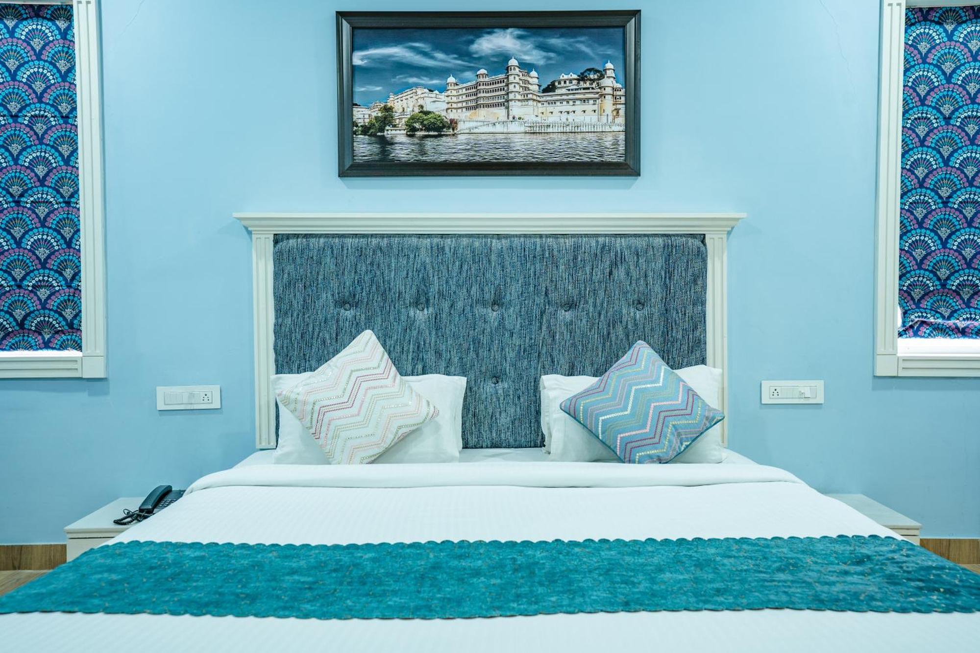 Tripli White Manor Hotel 3*