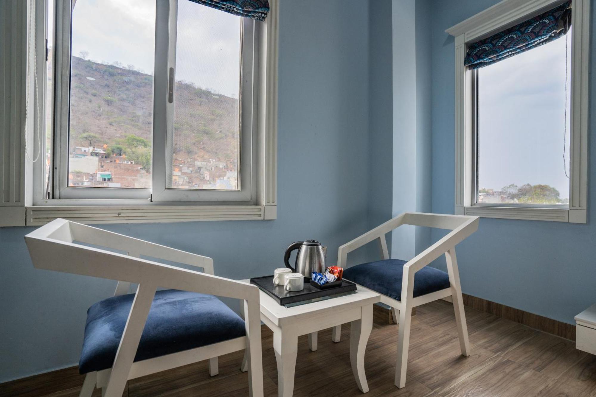 Hotel Tripli White Manor 3*