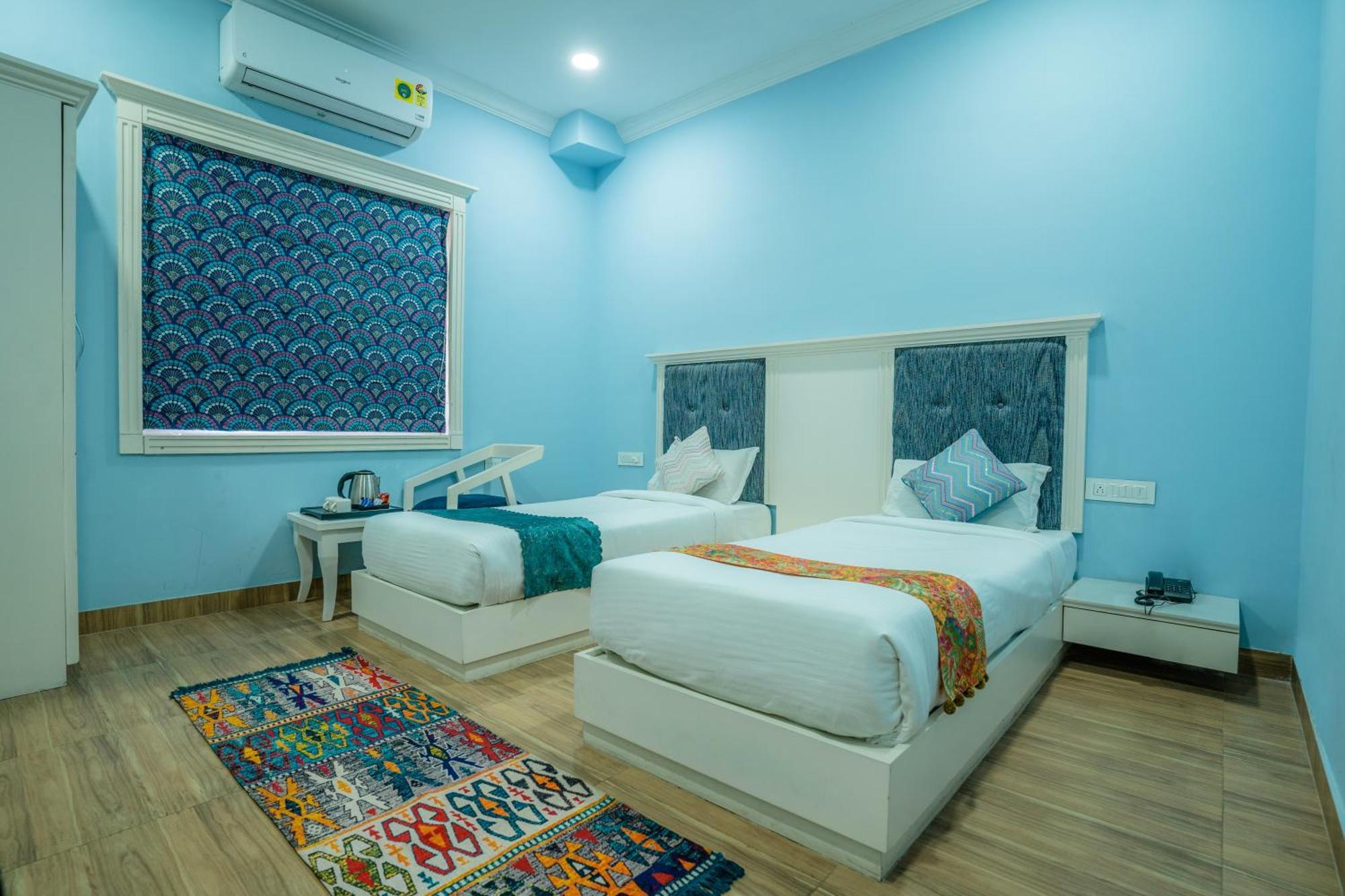 Hotel Tripli White Manor