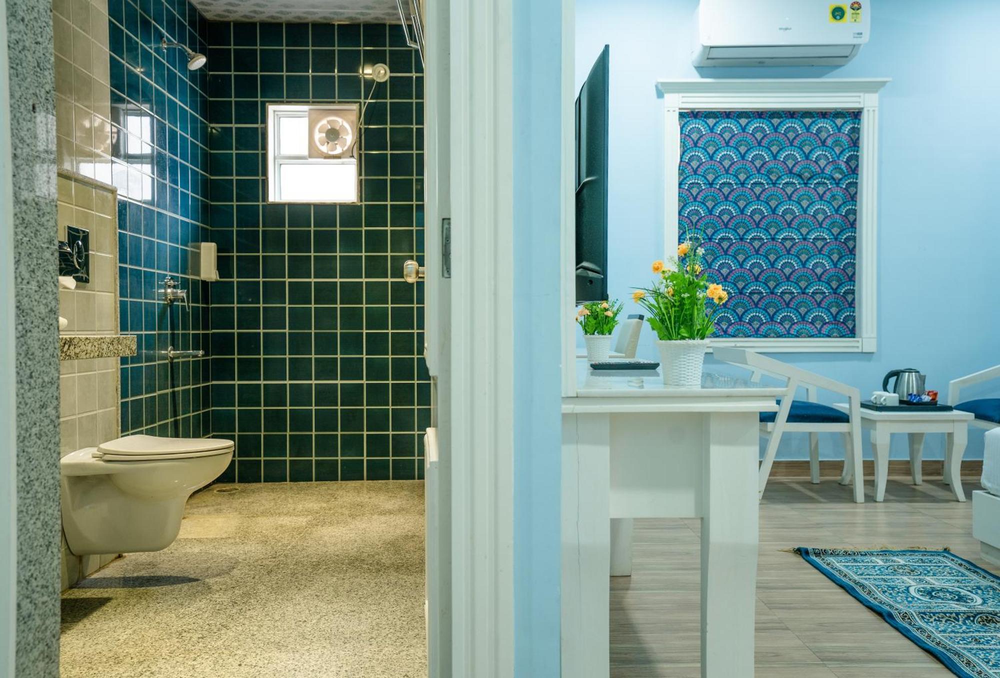 Tripli White Manor Hotel 3*