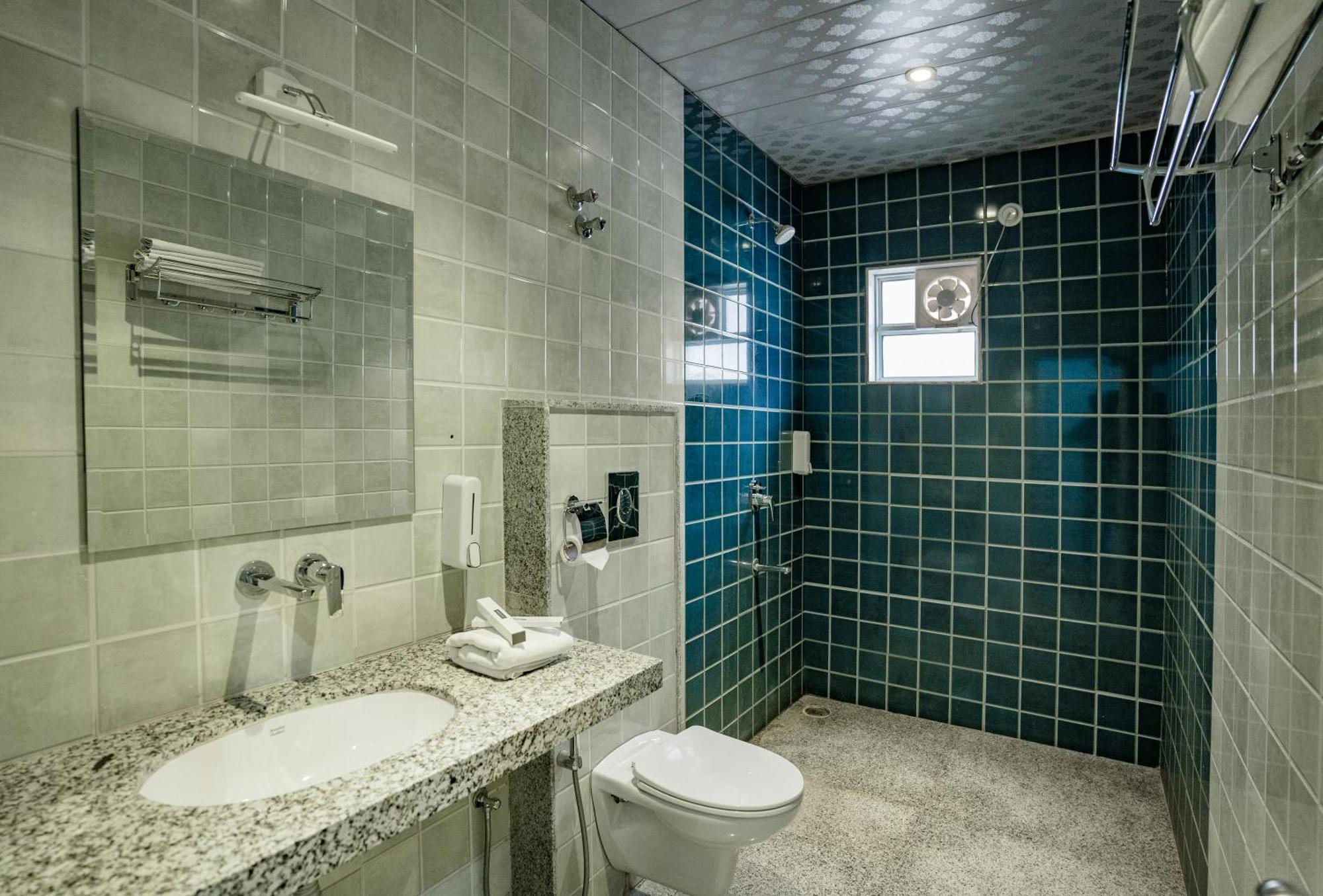 Hotel Tripli White Manor