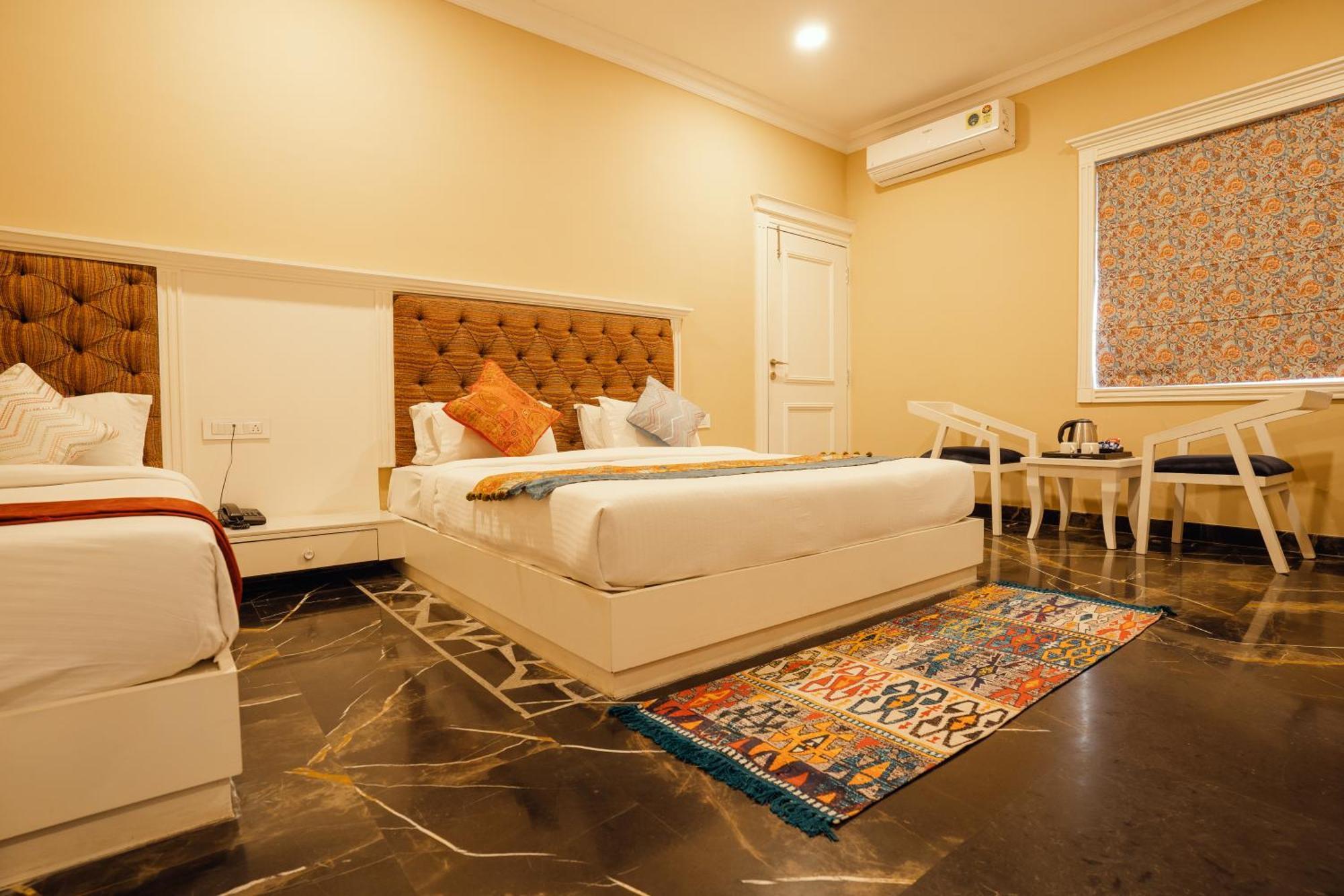 Tripli White Manor Hotel 3*