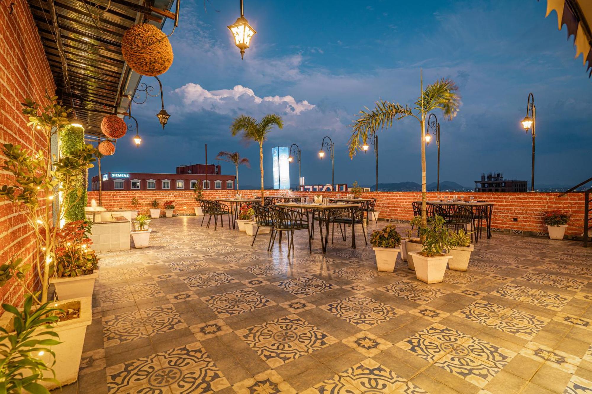 Tripli White Manor Hotel 3*
