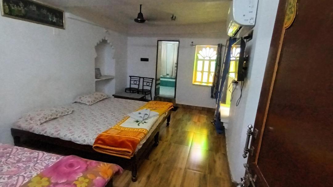 Jag Niwas & Pure Veg Restaurant Bed & Breakfast *