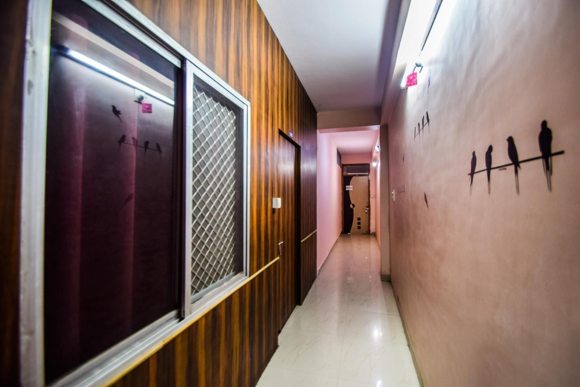 O Shreenathji Hotel *