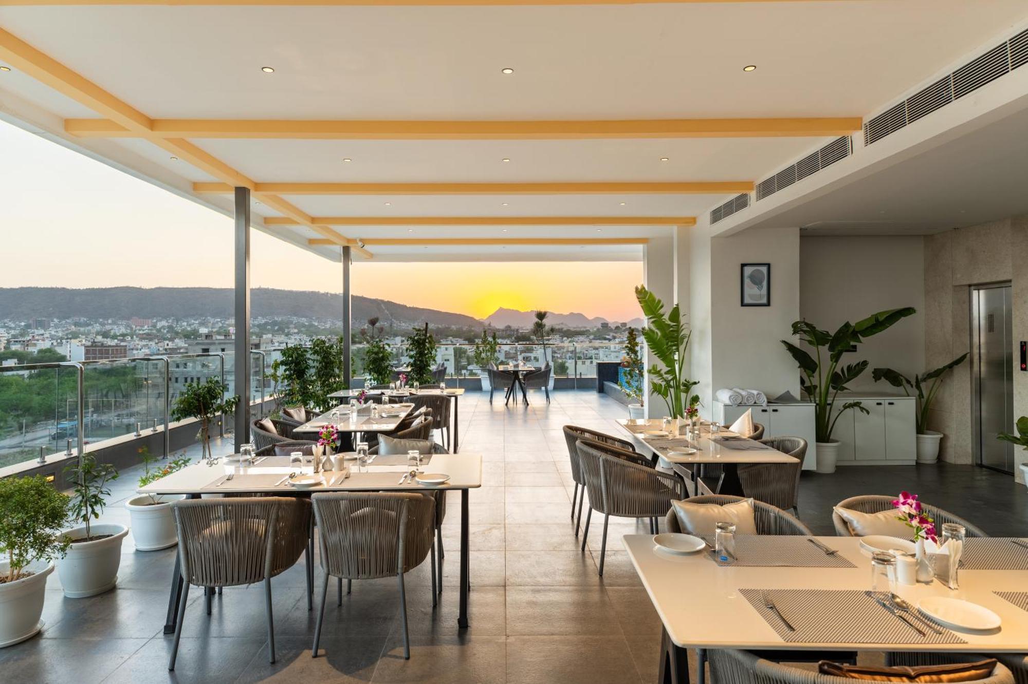 Hotel 7 Rays
