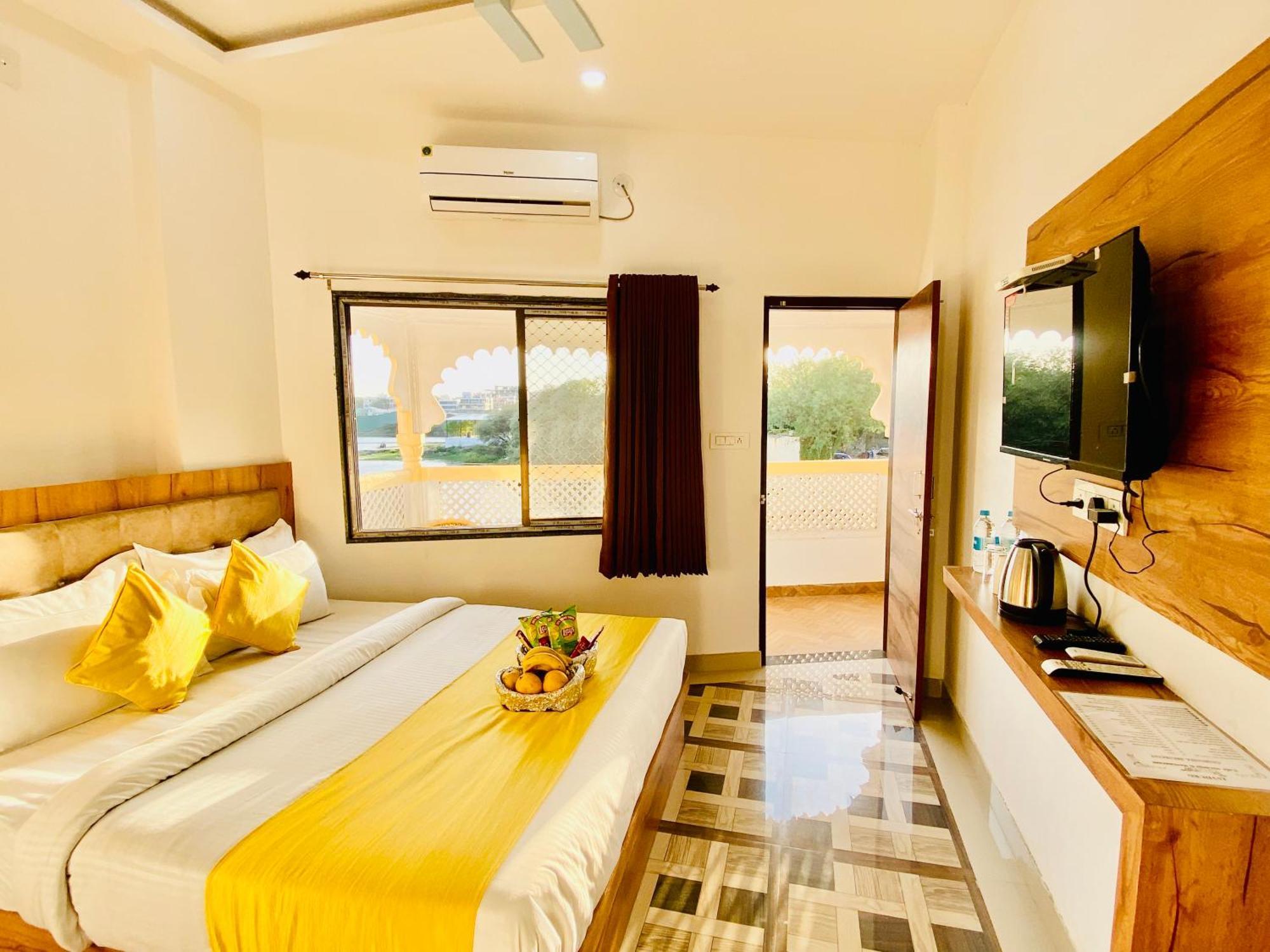 Hotel Vallabh A Facing Balcony 3*