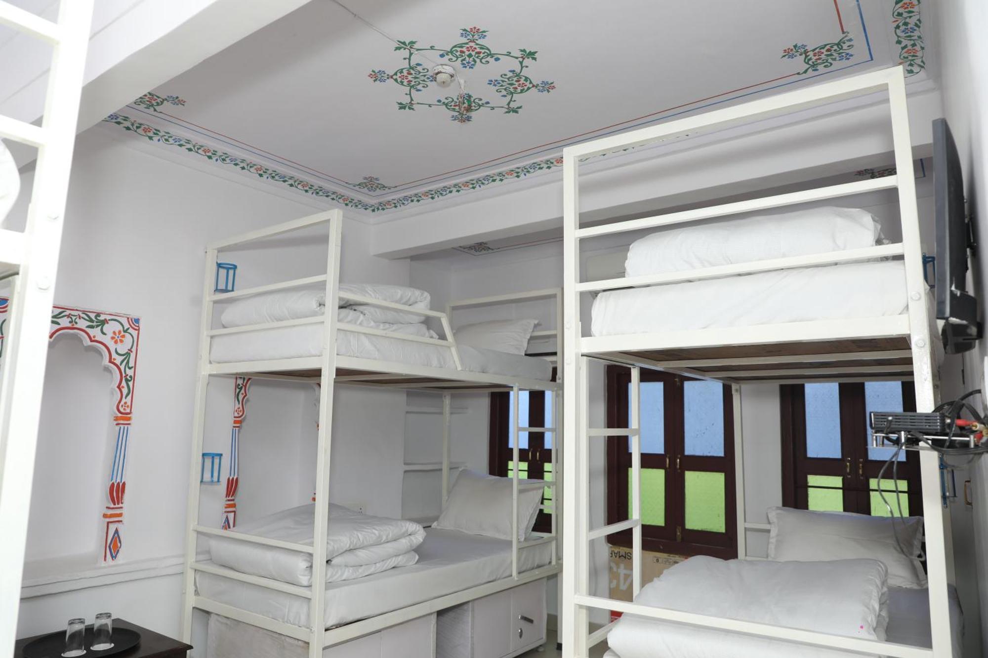 The Mama - And Hostel