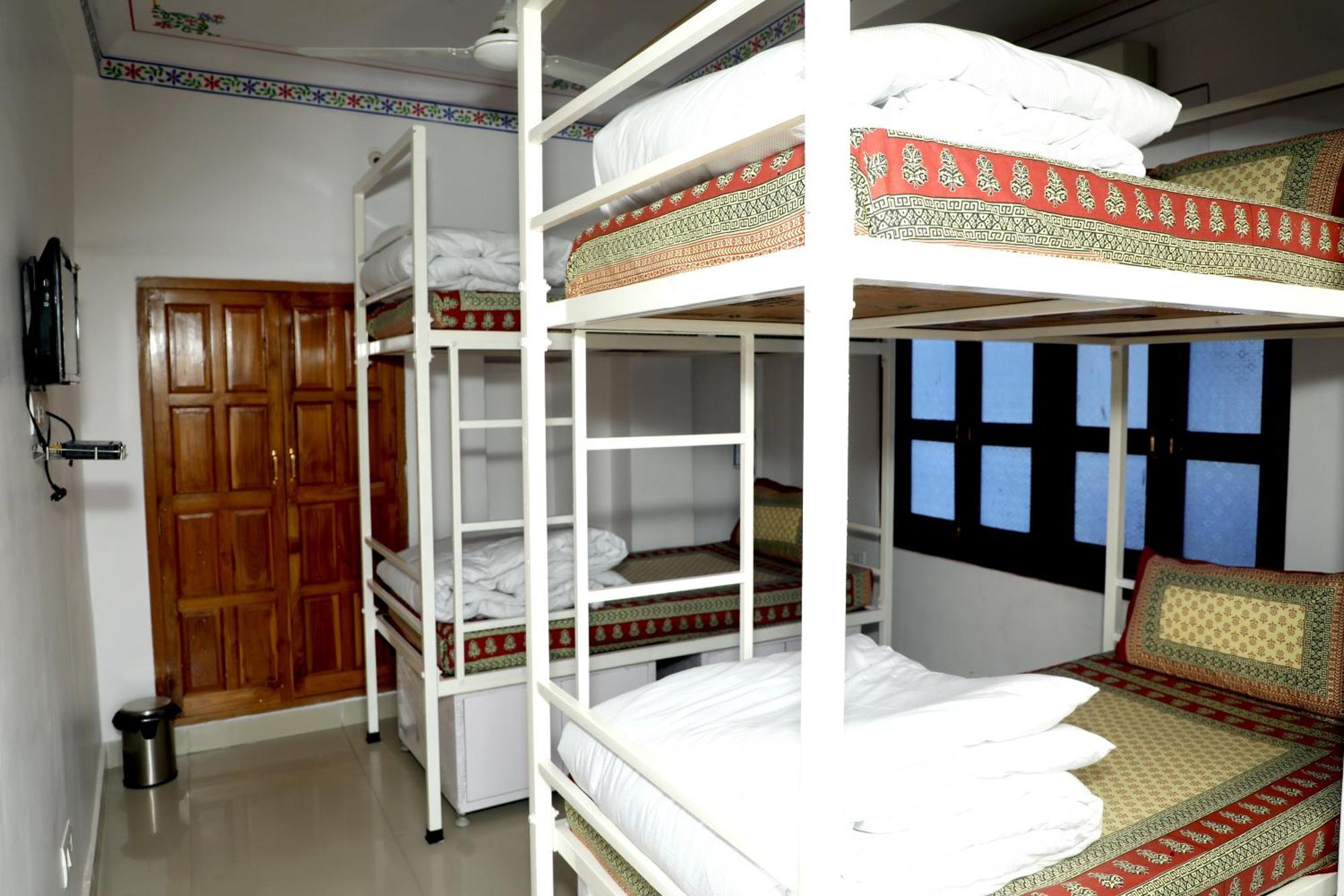 The Mama - And Hostel *