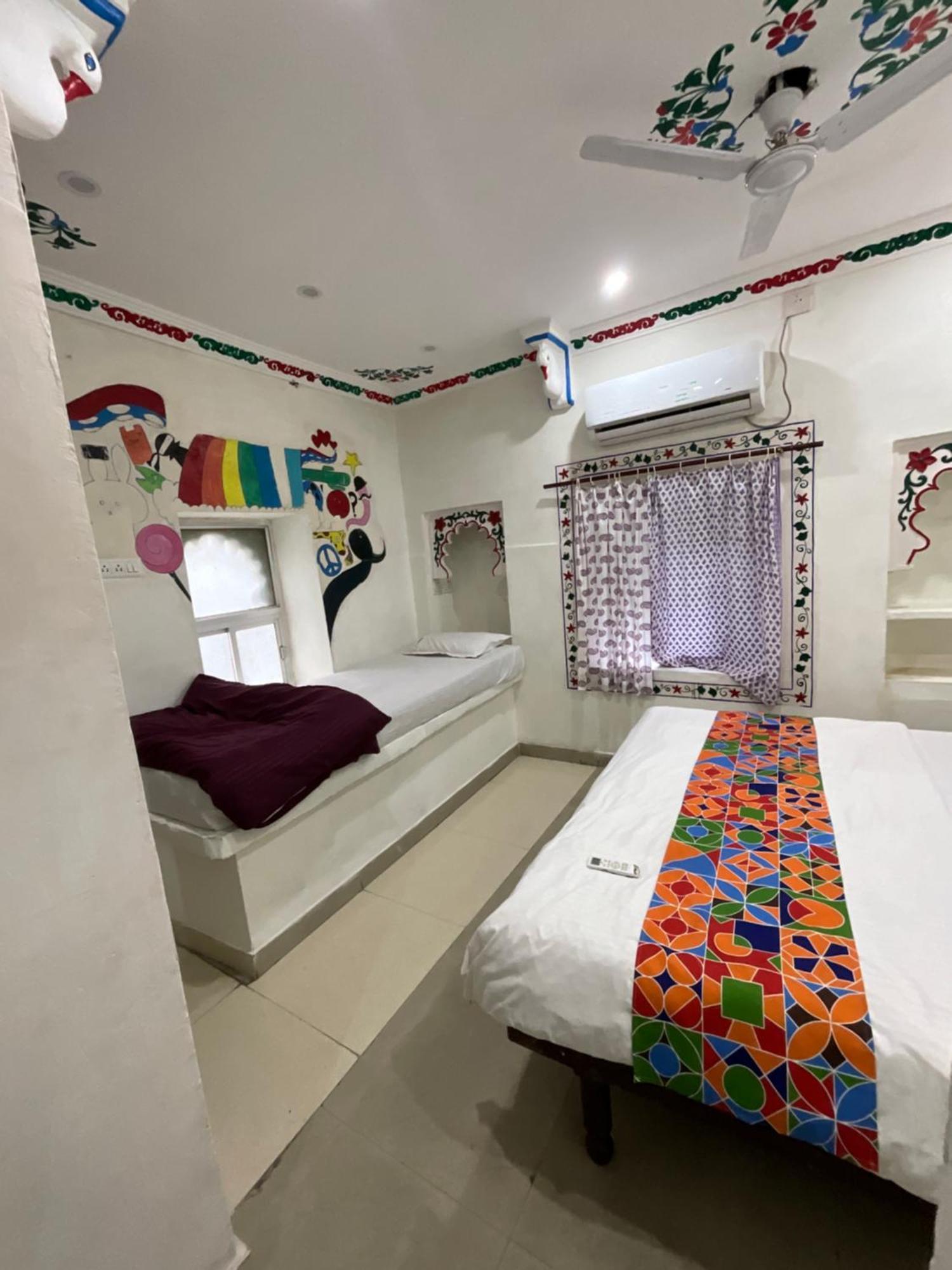 Hanuman Ghat On Pichola Hotel 2*