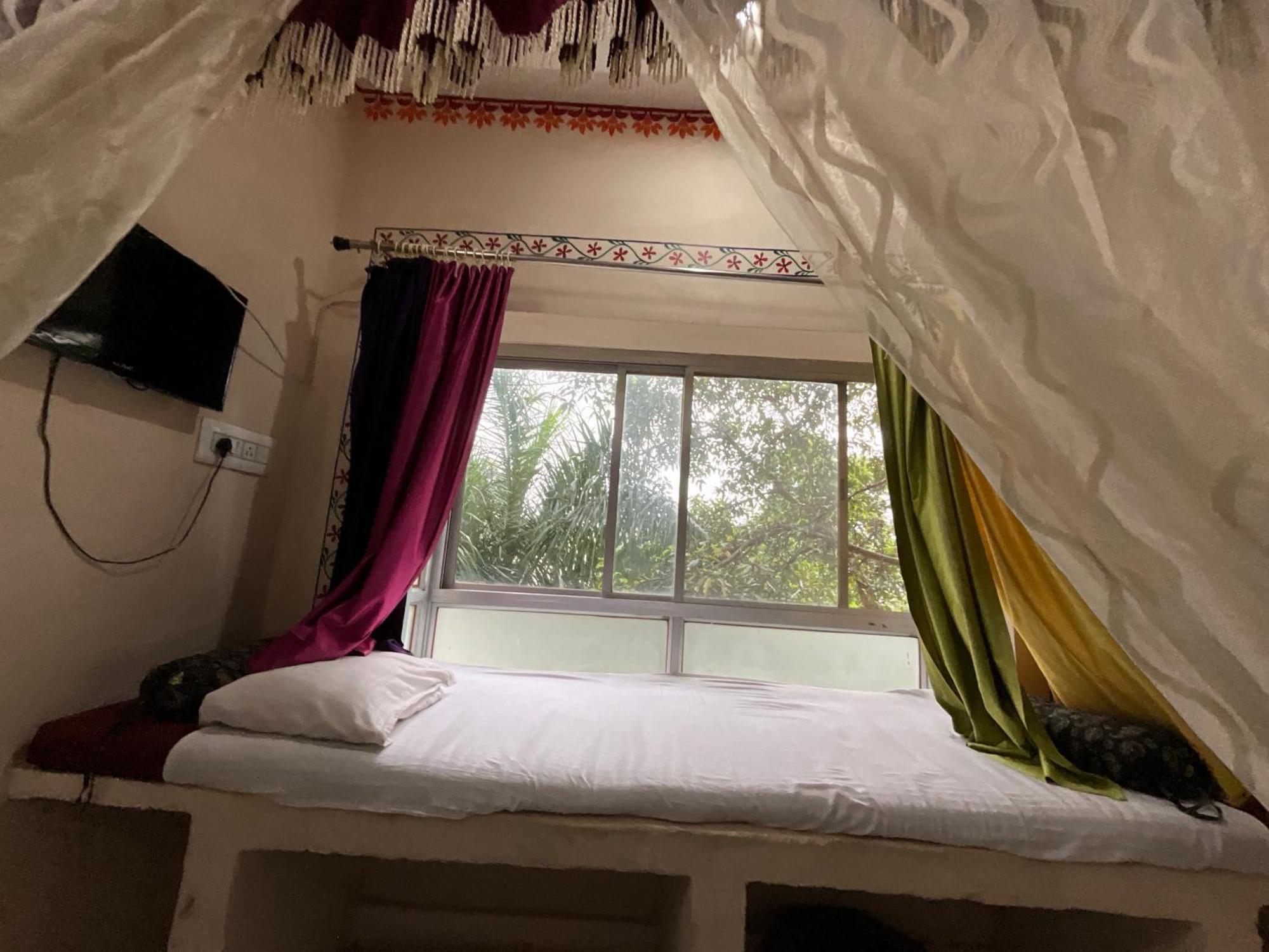 Hanuman Ghat On Pichola Hotel 2*