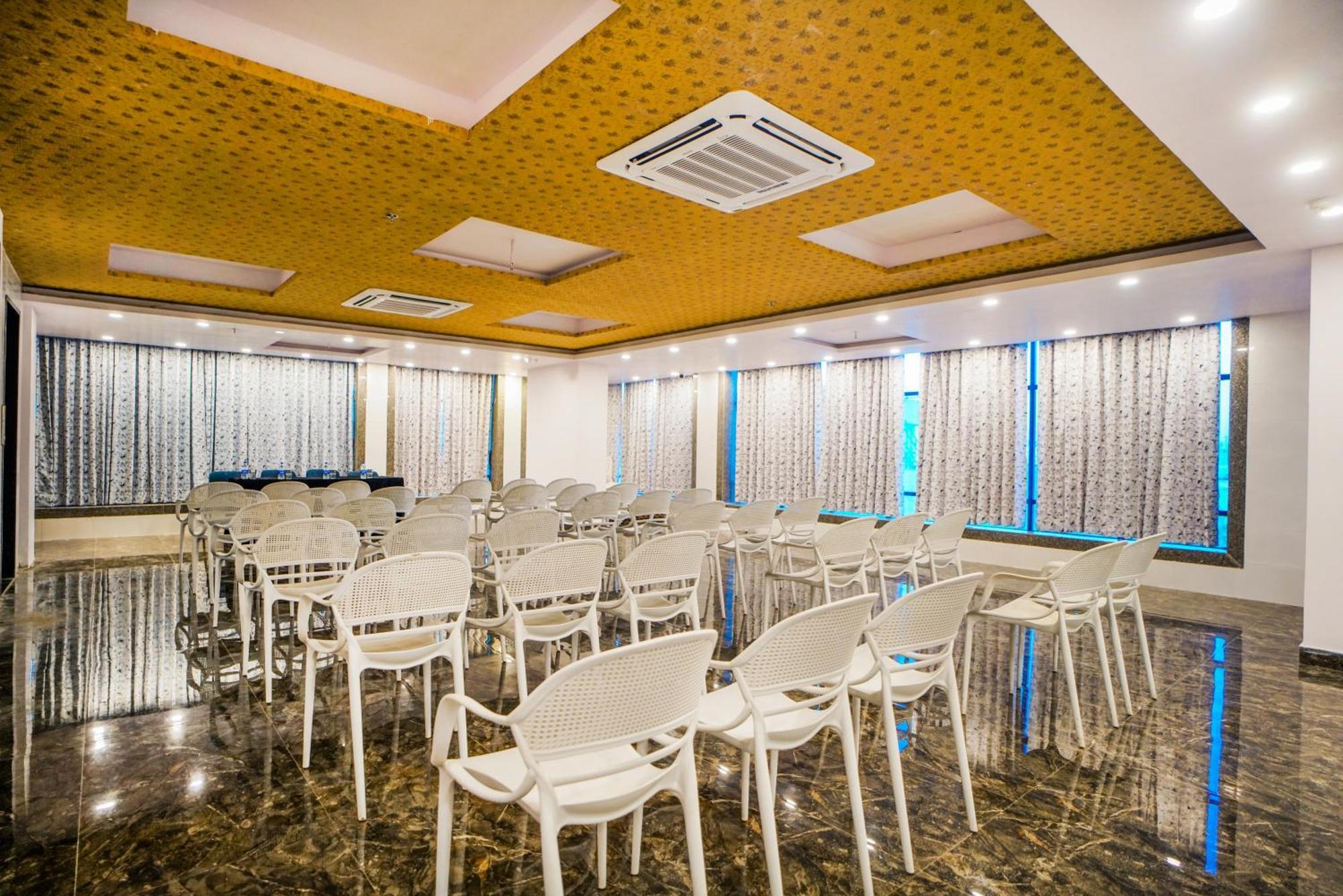 Pax Grand Blue 3 Min Walk From Railway Station Hotel