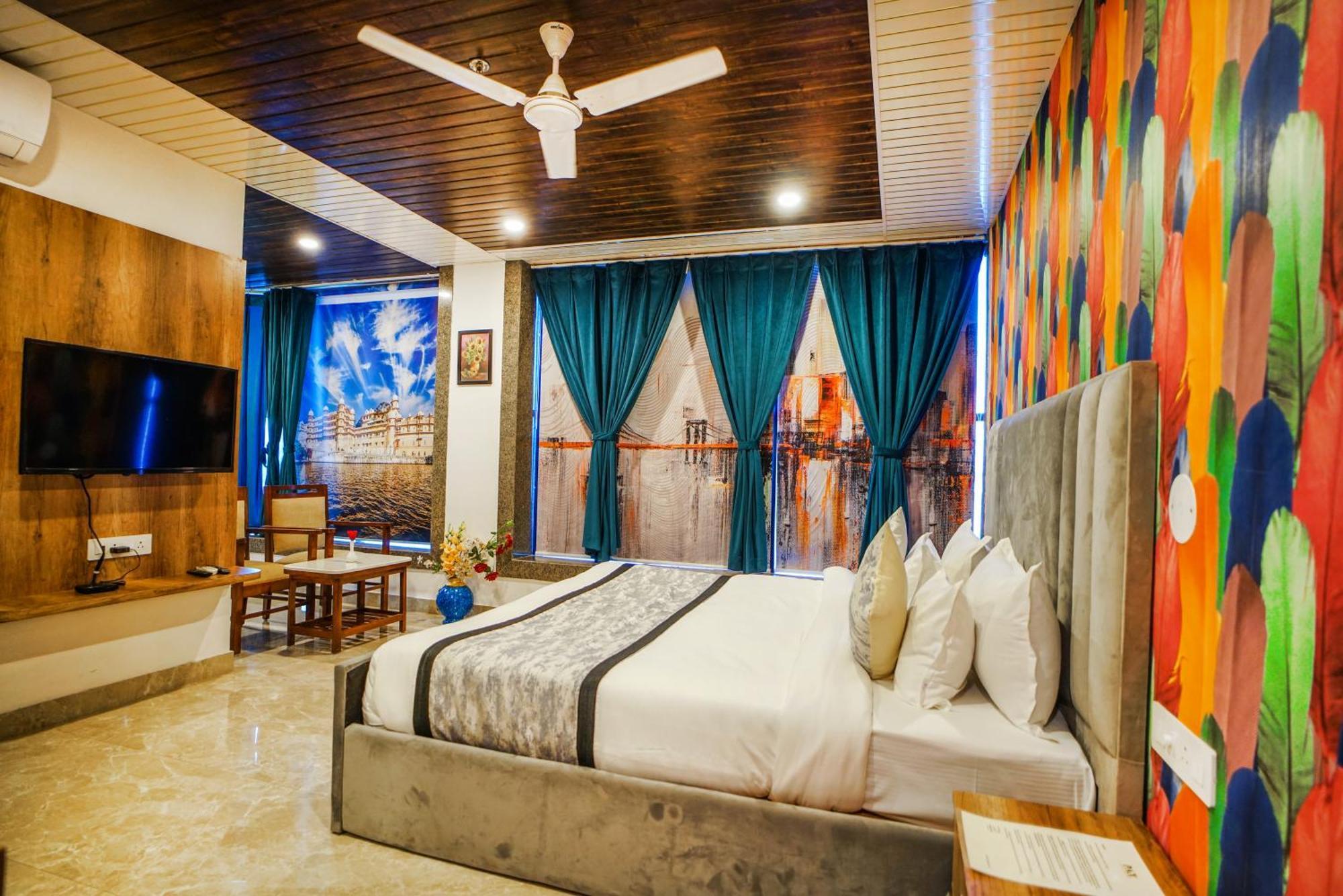 Pax Grand Blue 3 Min Walk From Railway Station Hotel 4*