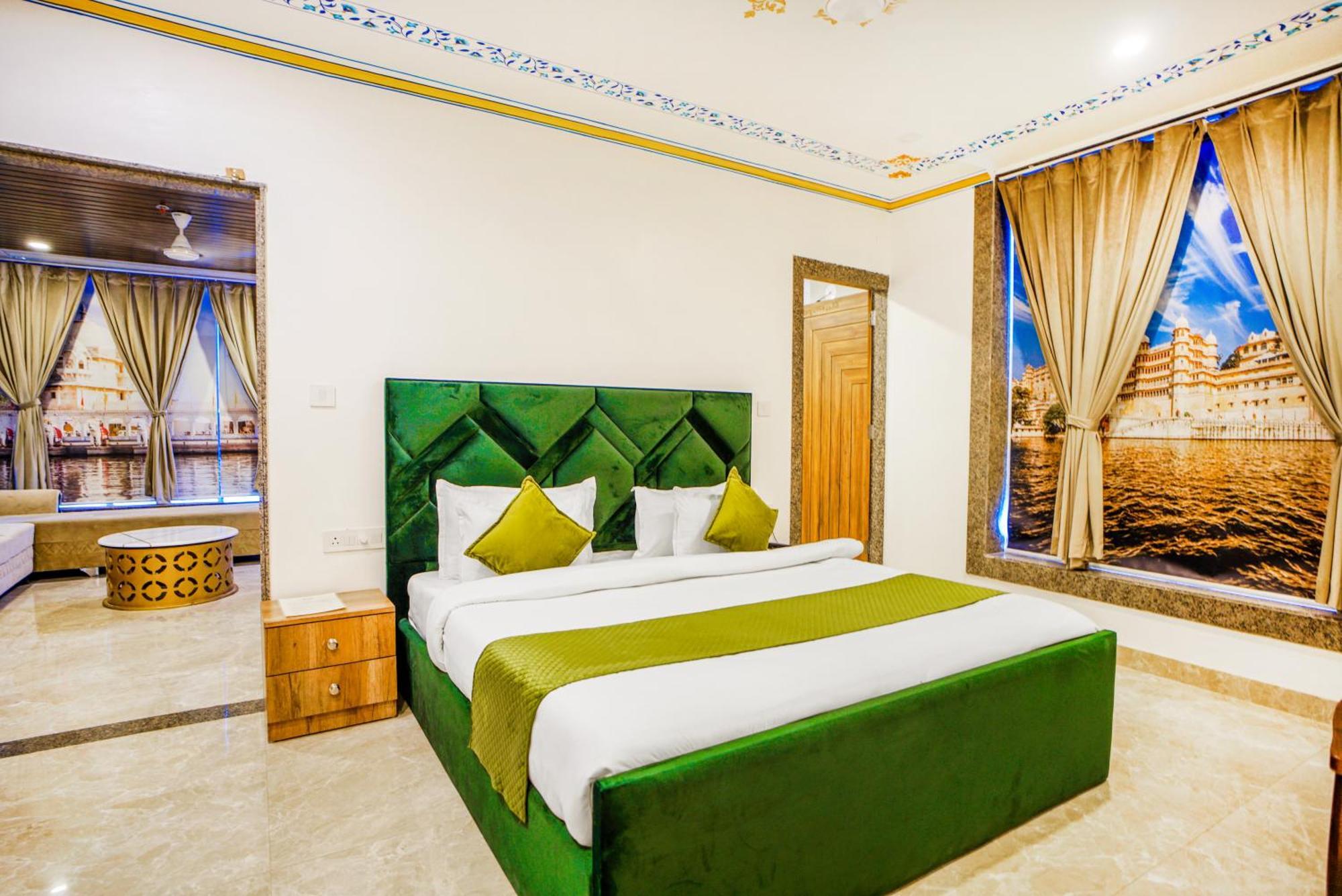 Pax Grand Blue 3 Min Walk From Railway Station Hotel Udaipur