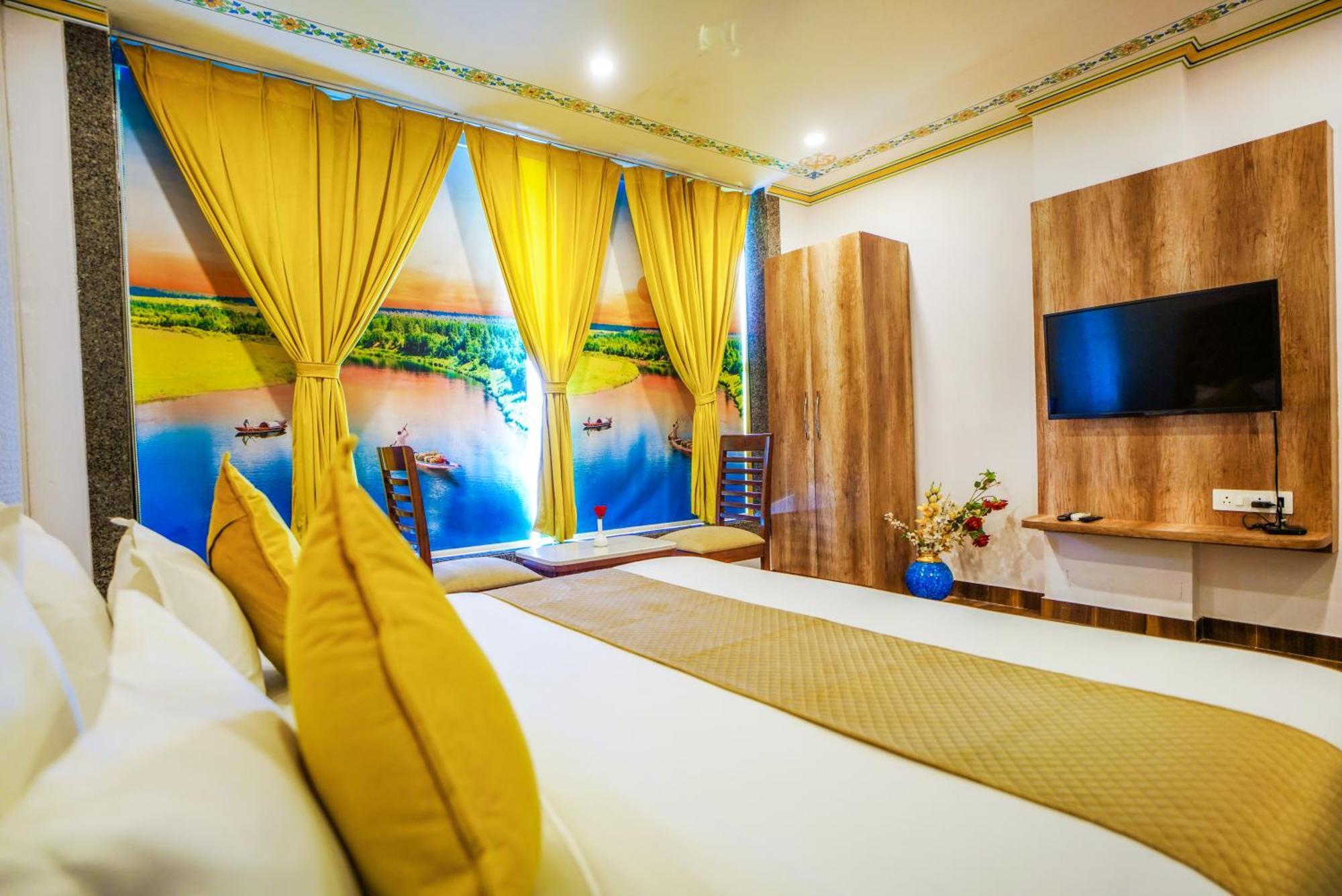 Pax Grand Blue 3 Min Walk From Railway Station Hotel 4*