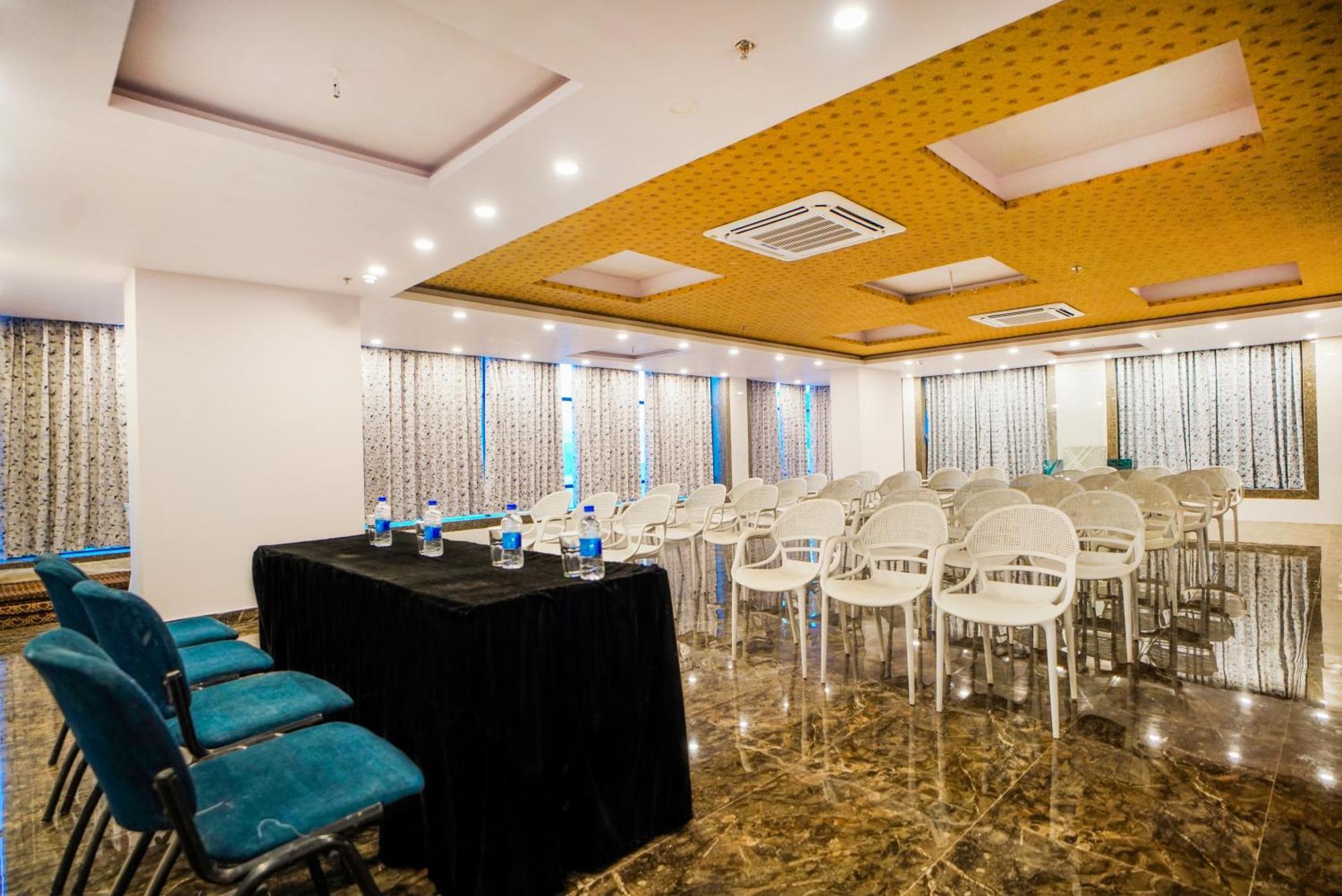 Hotel Pax Grand Blue 3 Min Walk From Railway Station 4*