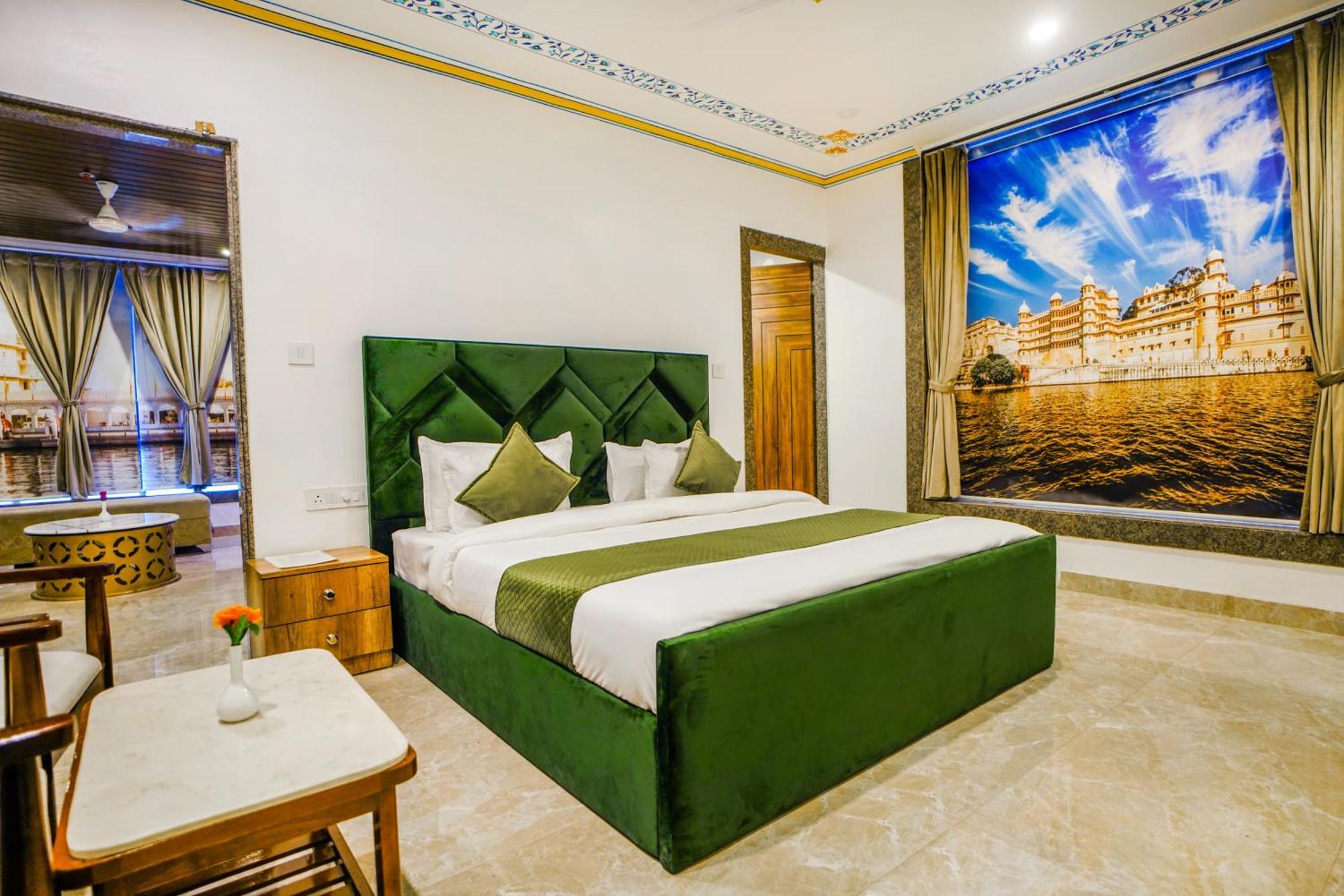 Pax Grand Blue 3 Min Walk From Railway Station Udaipur