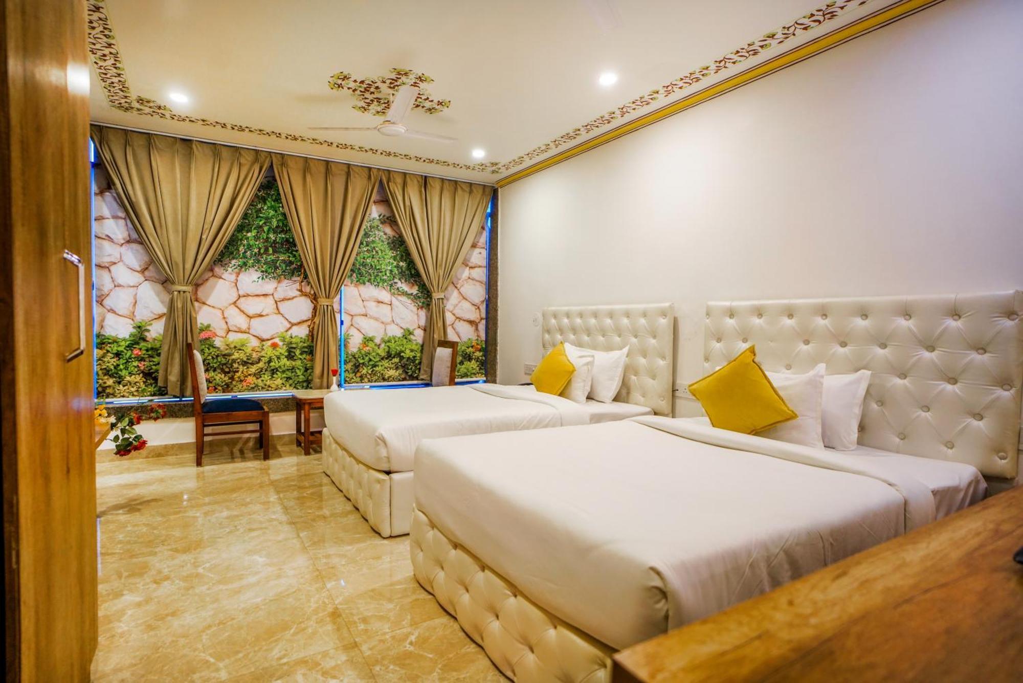 Pax Grand Blue 3 Min Walk From Railway Station Hotel