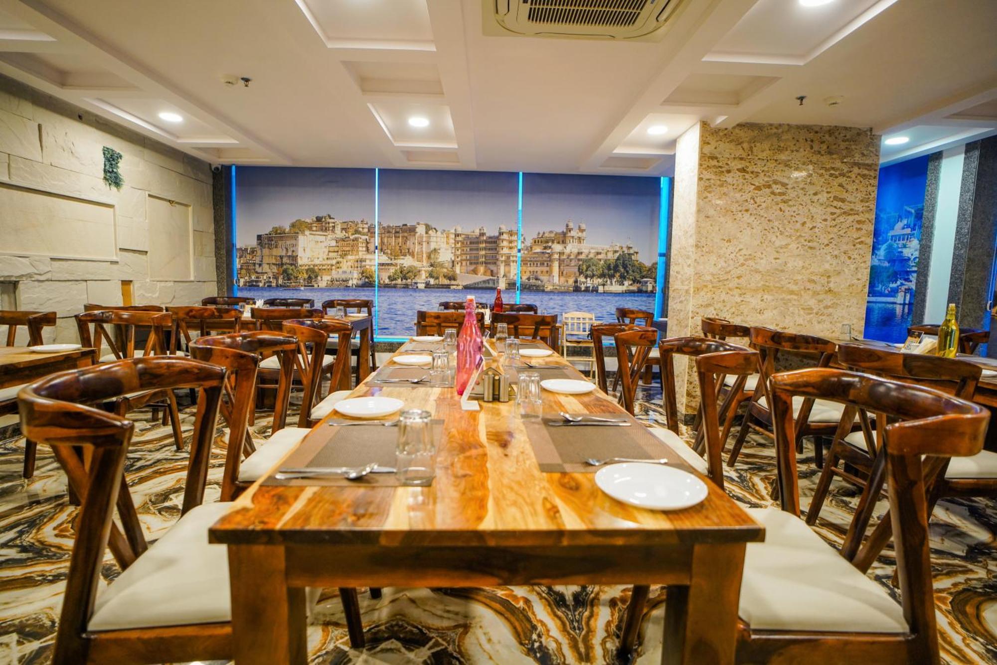 Pax Grand Blue 3 Min Walk From Railway Station Hotel 4*