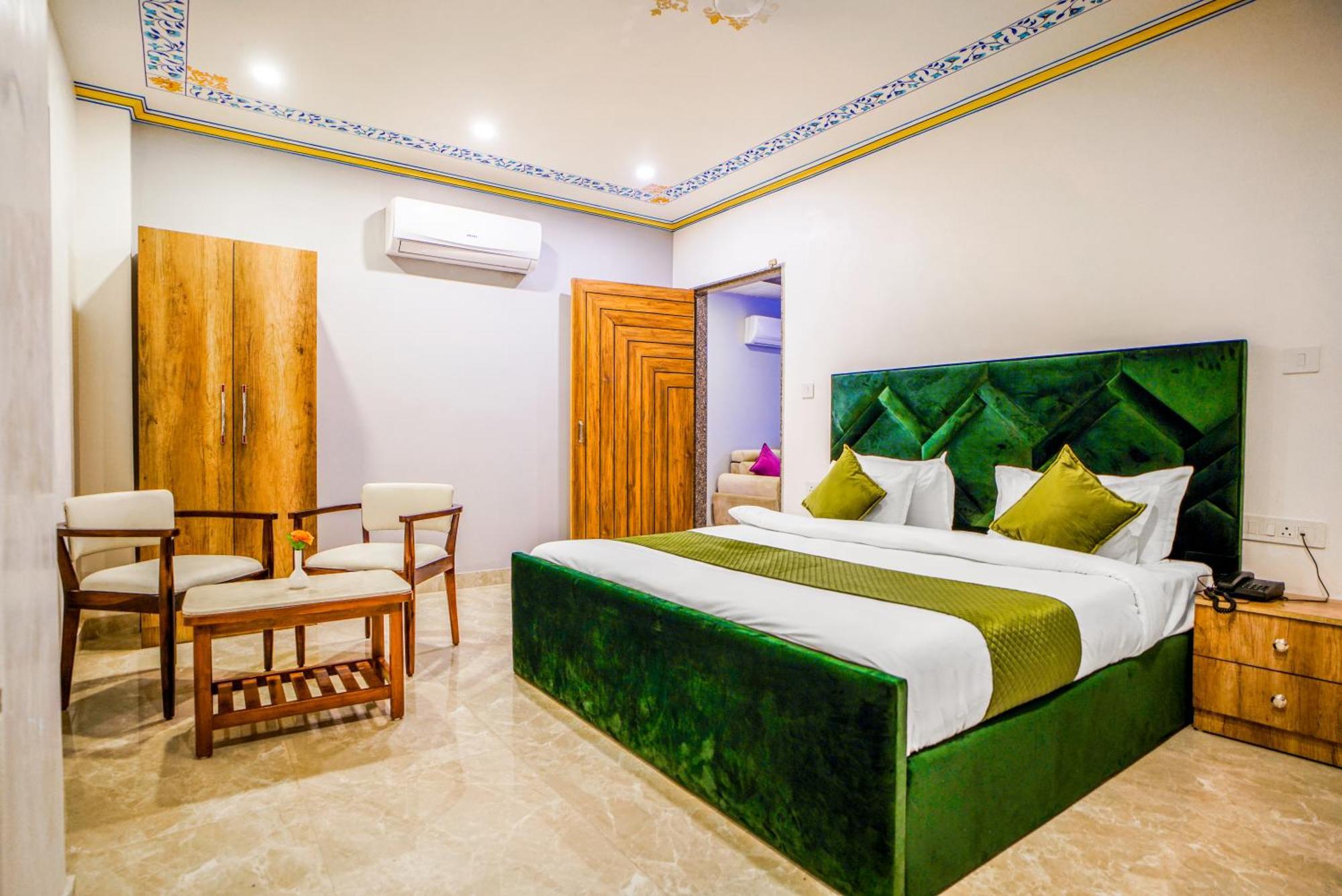 Hotel Pax Grand Blue 3 Min Walk From Railway Station 4*