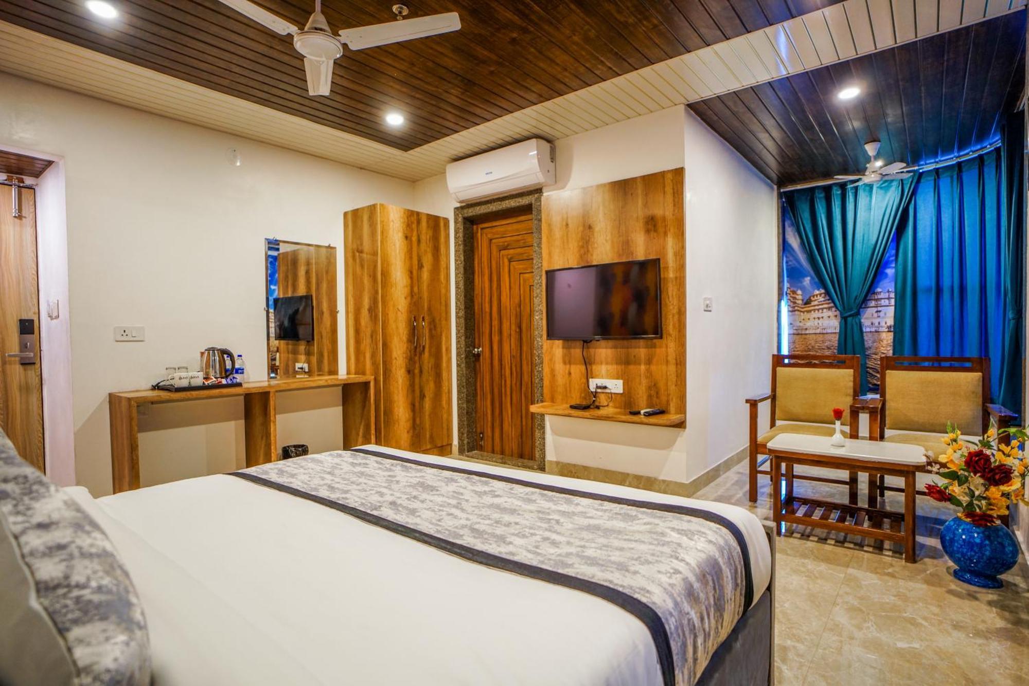 Pax Grand Blue 3 Min Walk From Railway Station 4* Udaipur