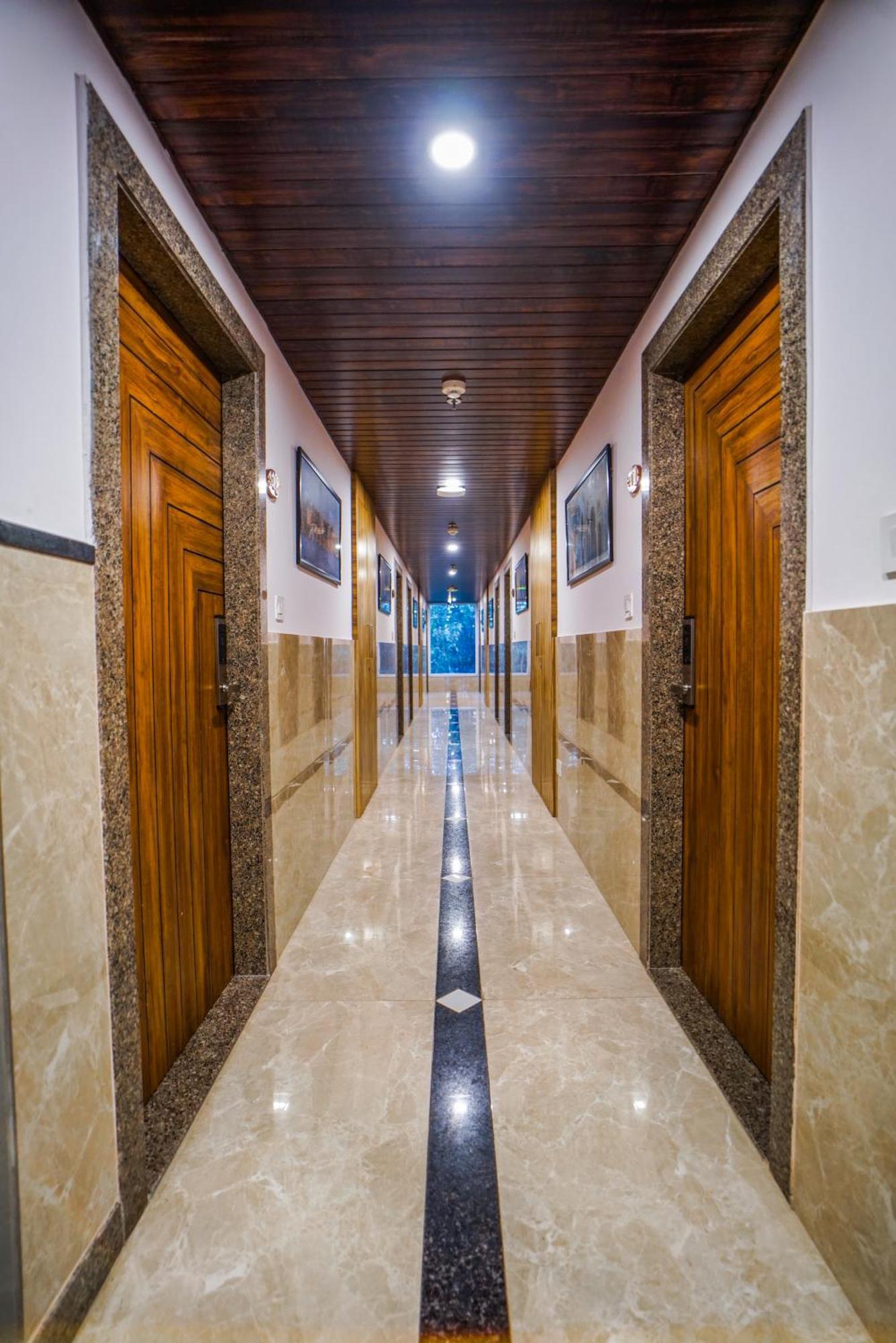 Pax Grand Blue 3 Min Walk From Railway Station Hotel