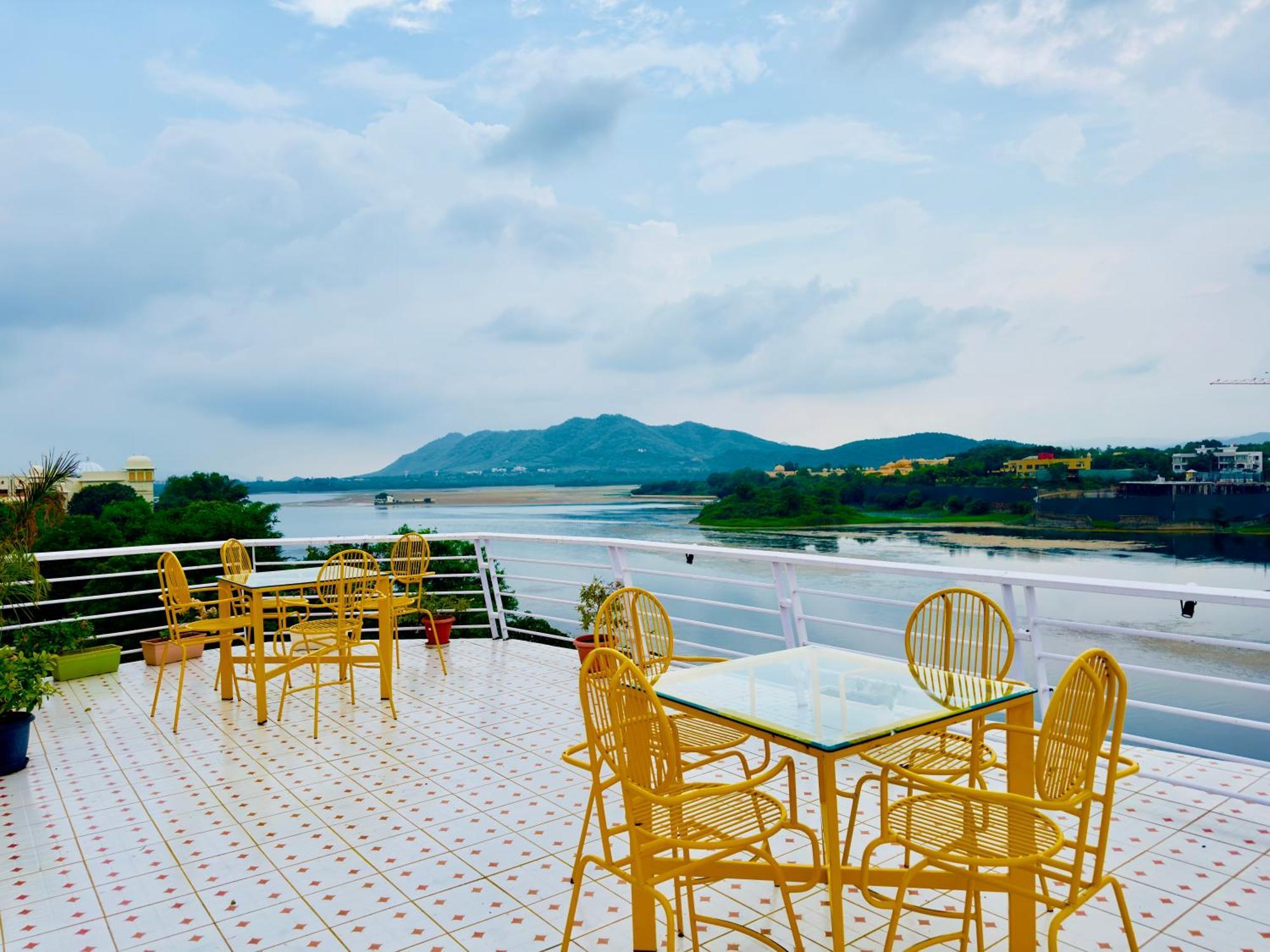Jaydurg A Retreat - A Lakeside - Lakeview Rooftop Cafe - Swimming Pool