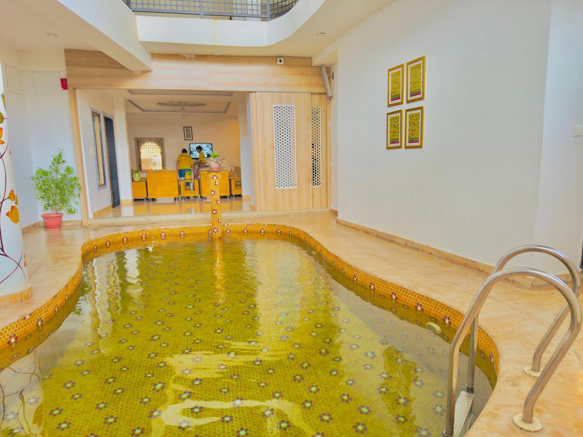 Jaydurg A Retreat - A Lakeside - Lakeview Rooftop Cafe - Swimming Pool Hotel