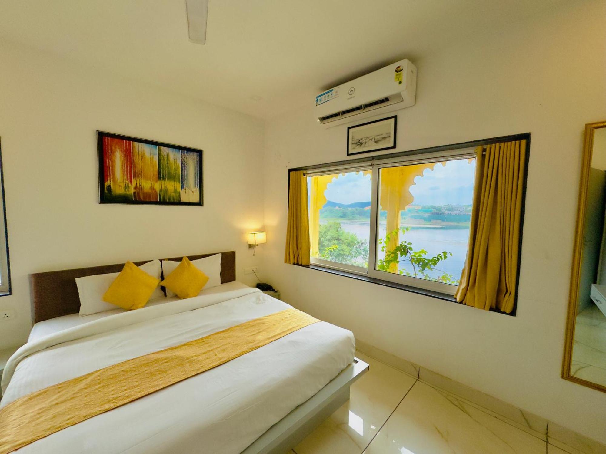 Jaydurg A Retreat - A Lakeside - Lakeview Rooftop Cafe - Swimming Pool Hotel 4*