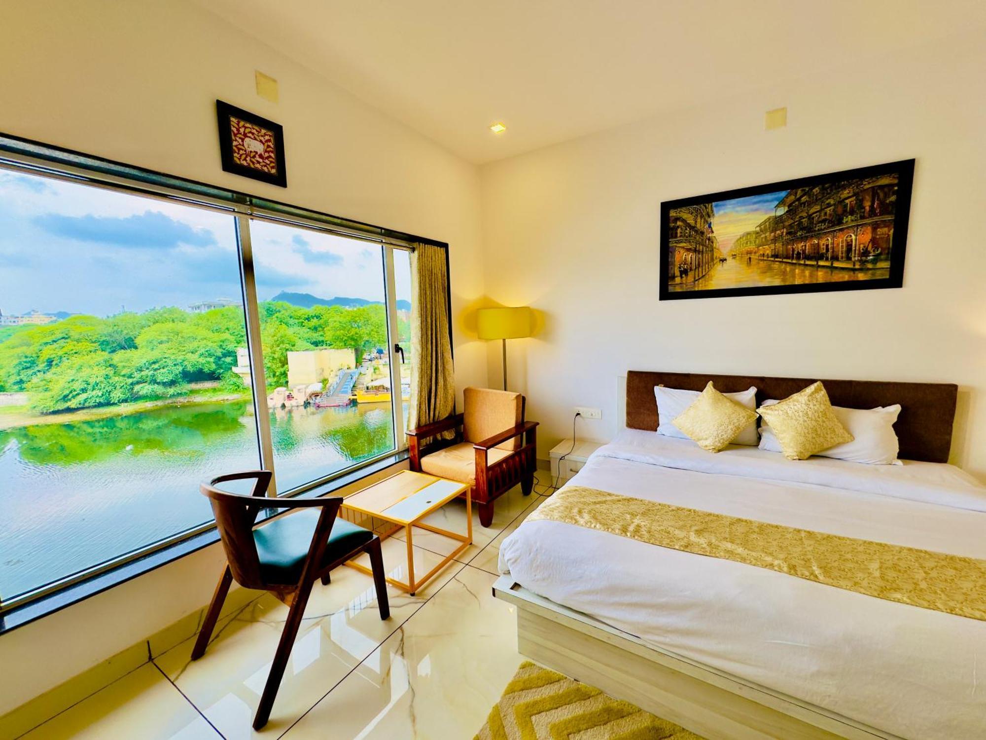Jaydurg A Retreat - A Lakeside - Lakeview Rooftop Cafe - Swimming Pool