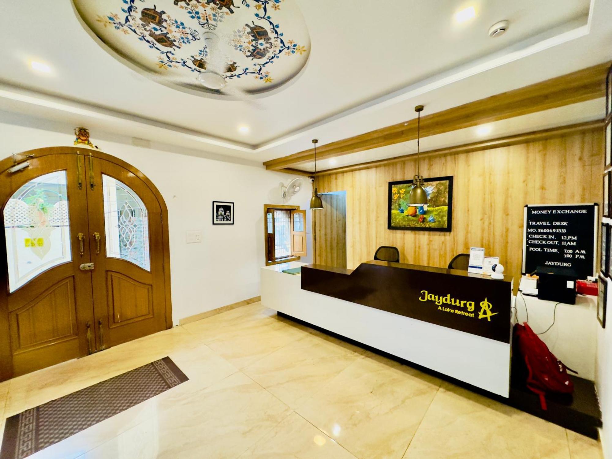 Jaydurg A Retreat - A Lakeside - Lakeview Rooftop Cafe - Swimming Pool Hotel