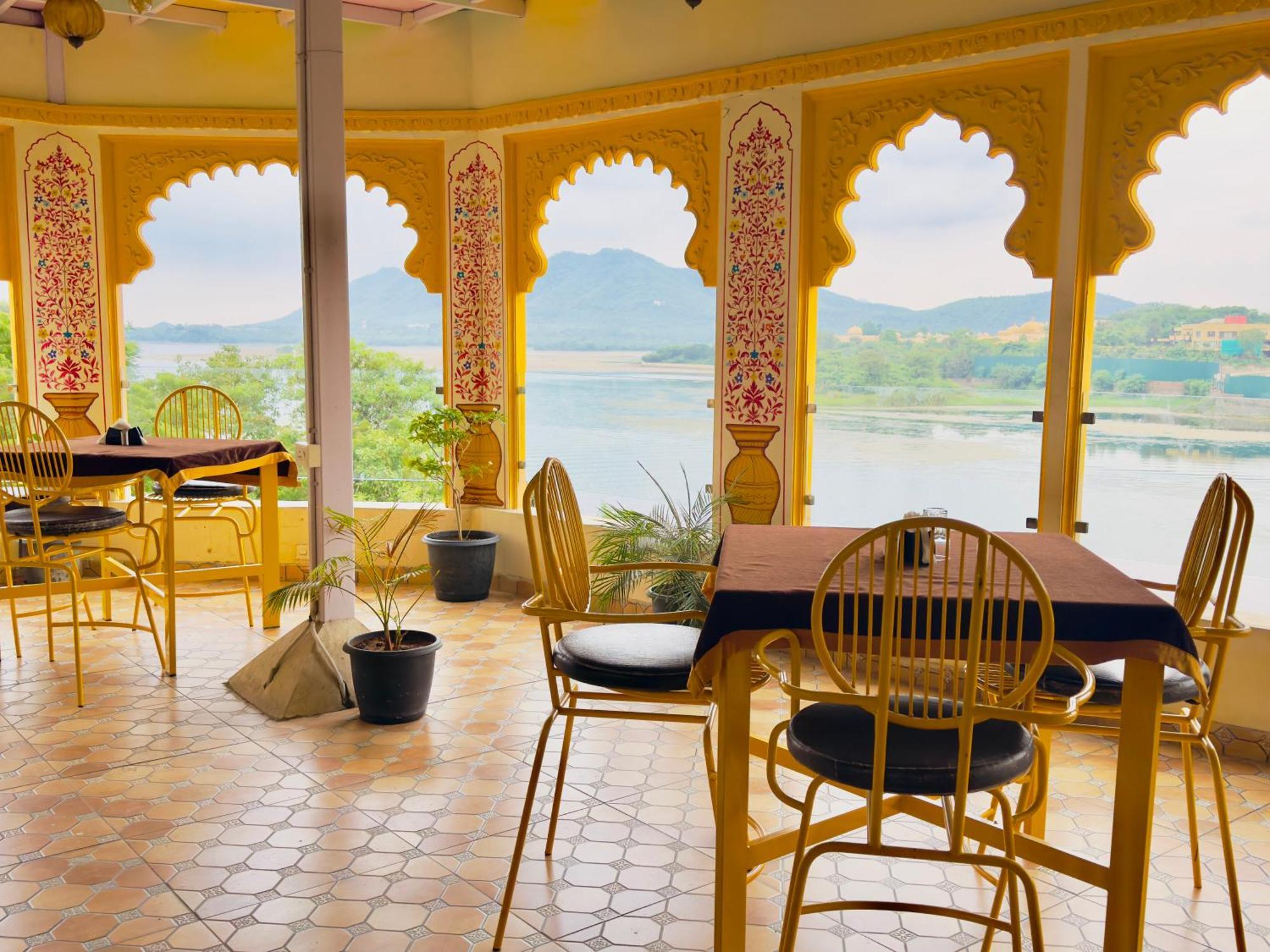 Jaydurg A Retreat - A Lakeside - Lakeview Rooftop Cafe - Swimming Pool Hotel 4*