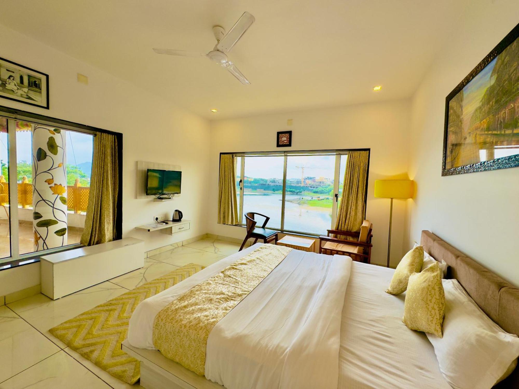 Jaydurg A Retreat - A Lakeside - Lakeview Rooftop Cafe - Swimming Pool
