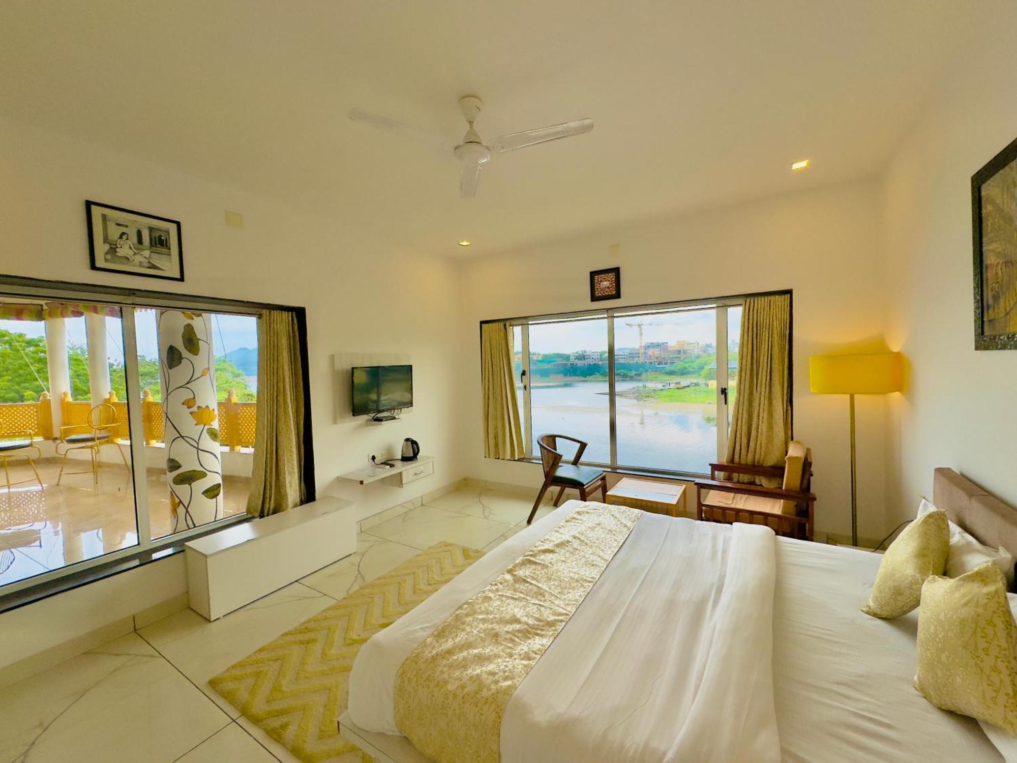 Jaydurg A Retreat - A Lakeside - Lakeview Rooftop Cafe - Swimming Pool 4* Udaipur